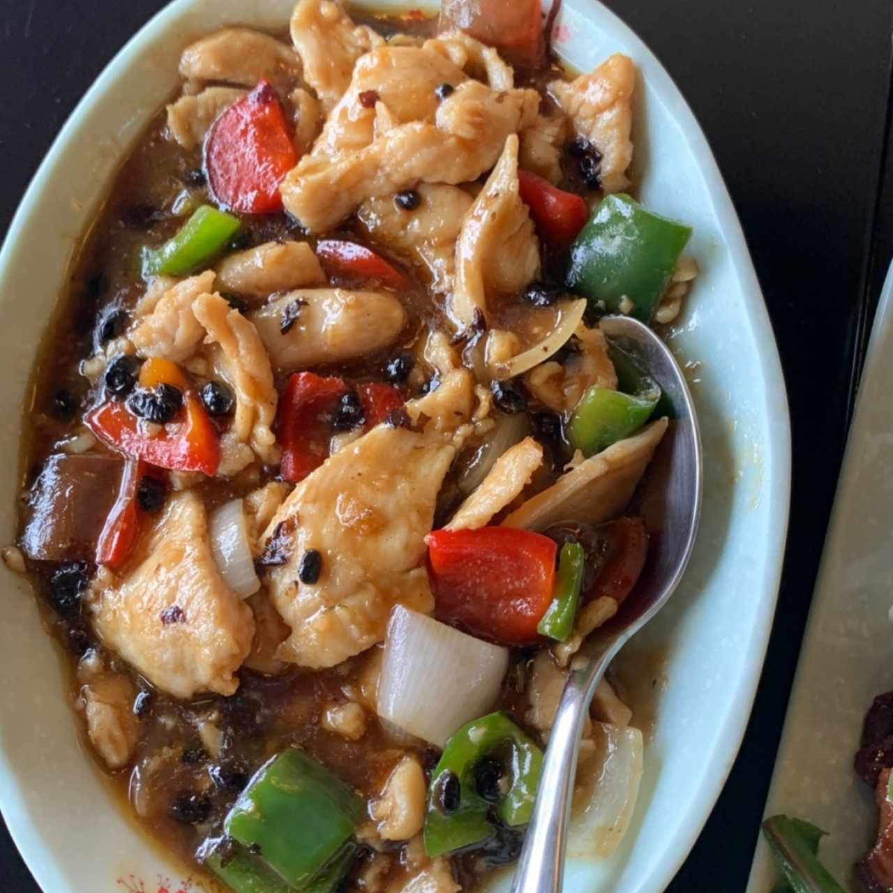 Pollo en Salsa de Frijoles Negros