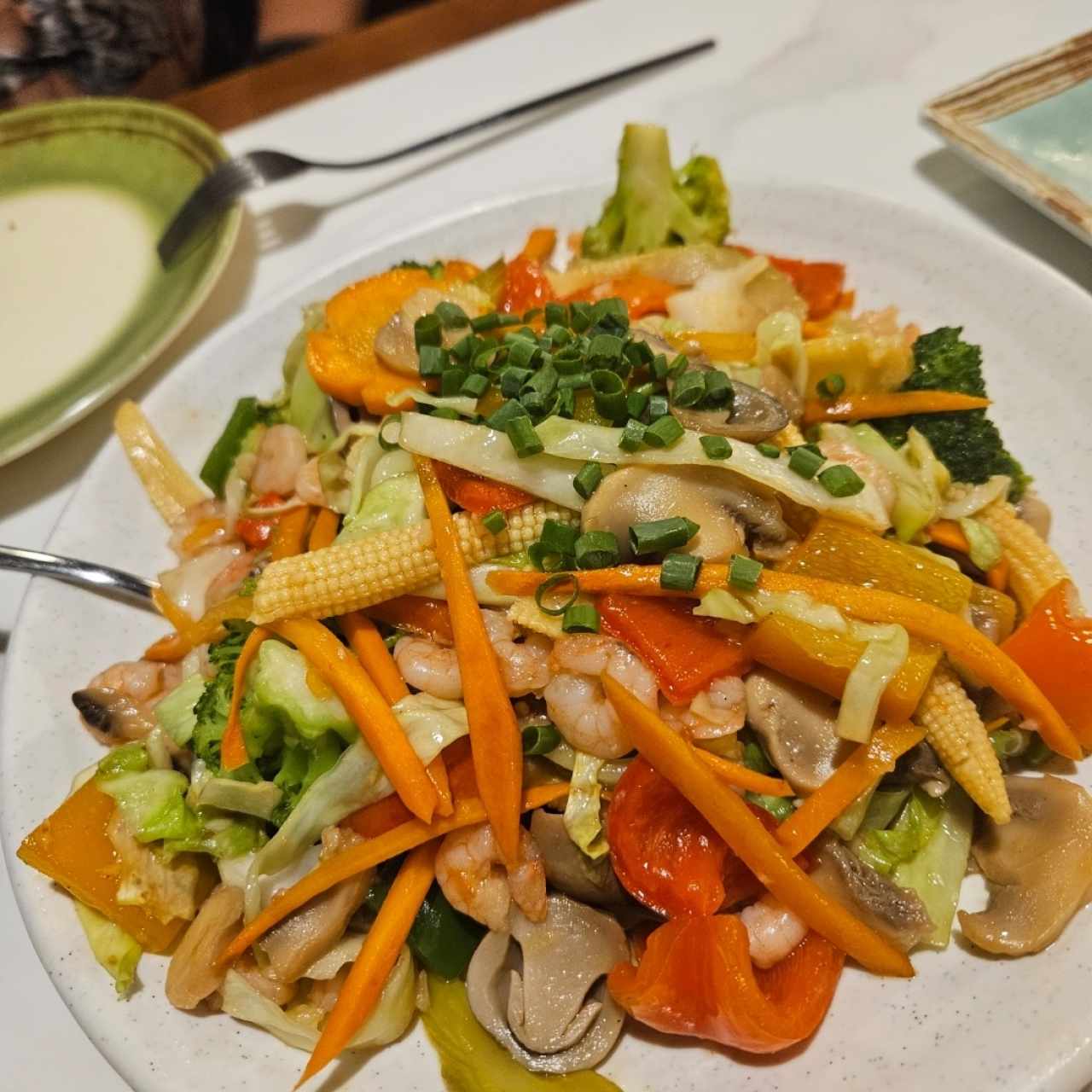  Chop suey con camarones