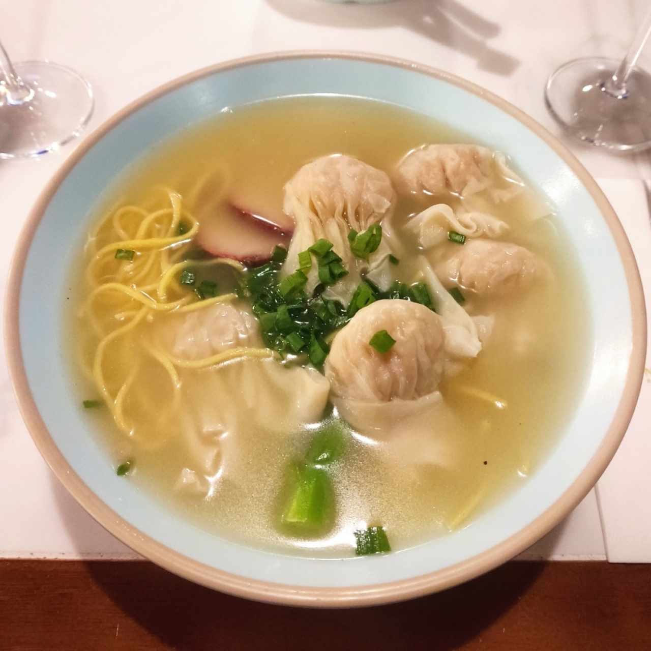 Sopa de Wanton con fideos