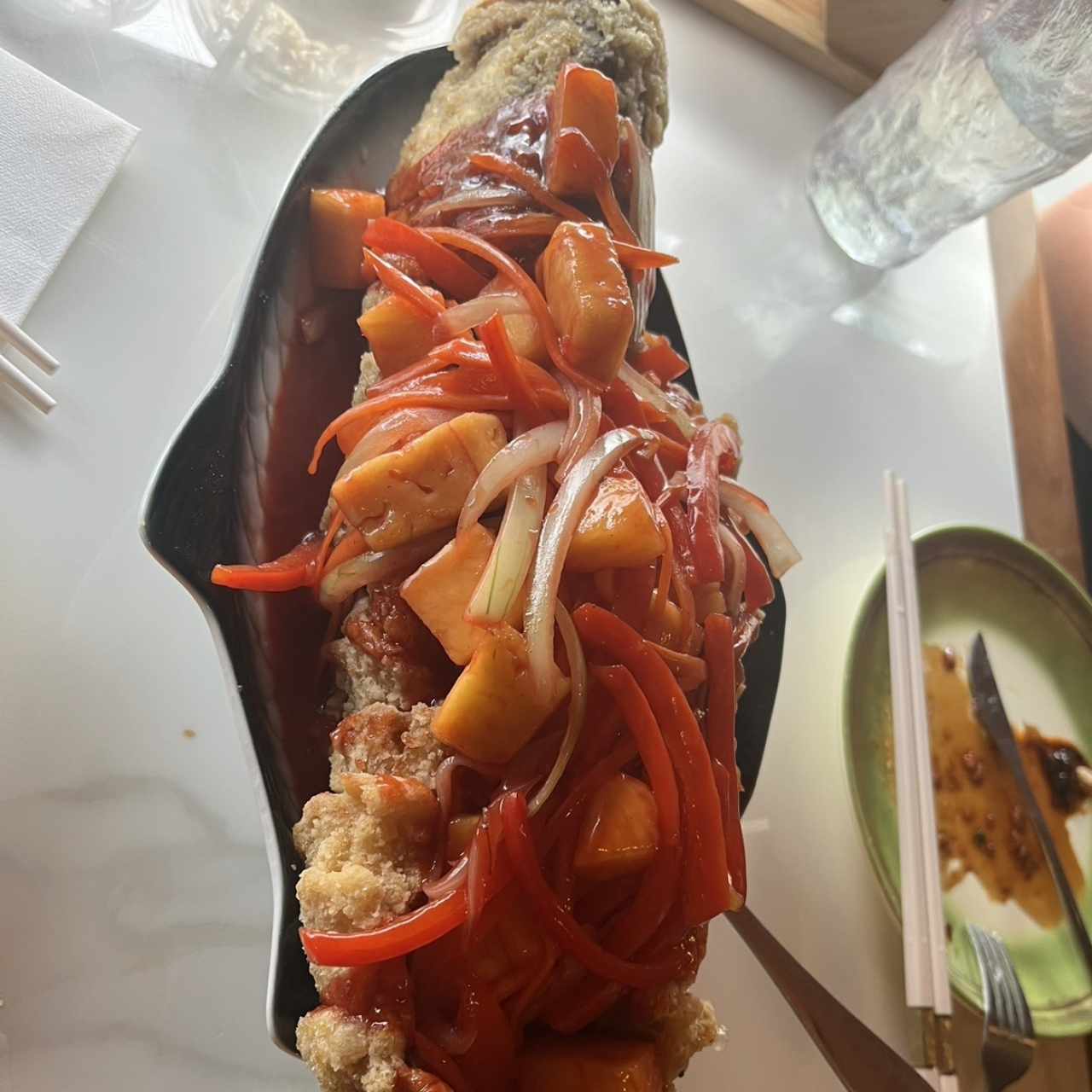 Pescado en corte de uva en Salsa de Frijol negro/Salsa agridulce