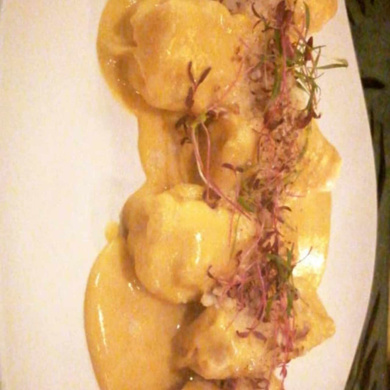 CANELONES DE AJÍ DE GALLINA