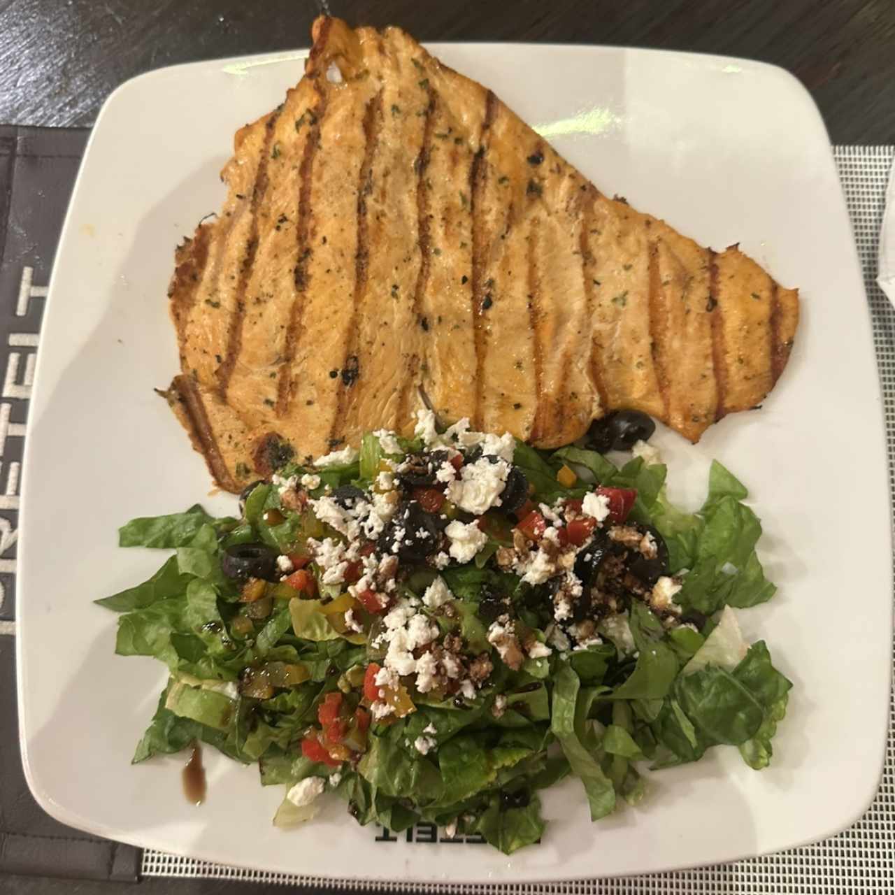 Pollo a la plancha y ensalada 