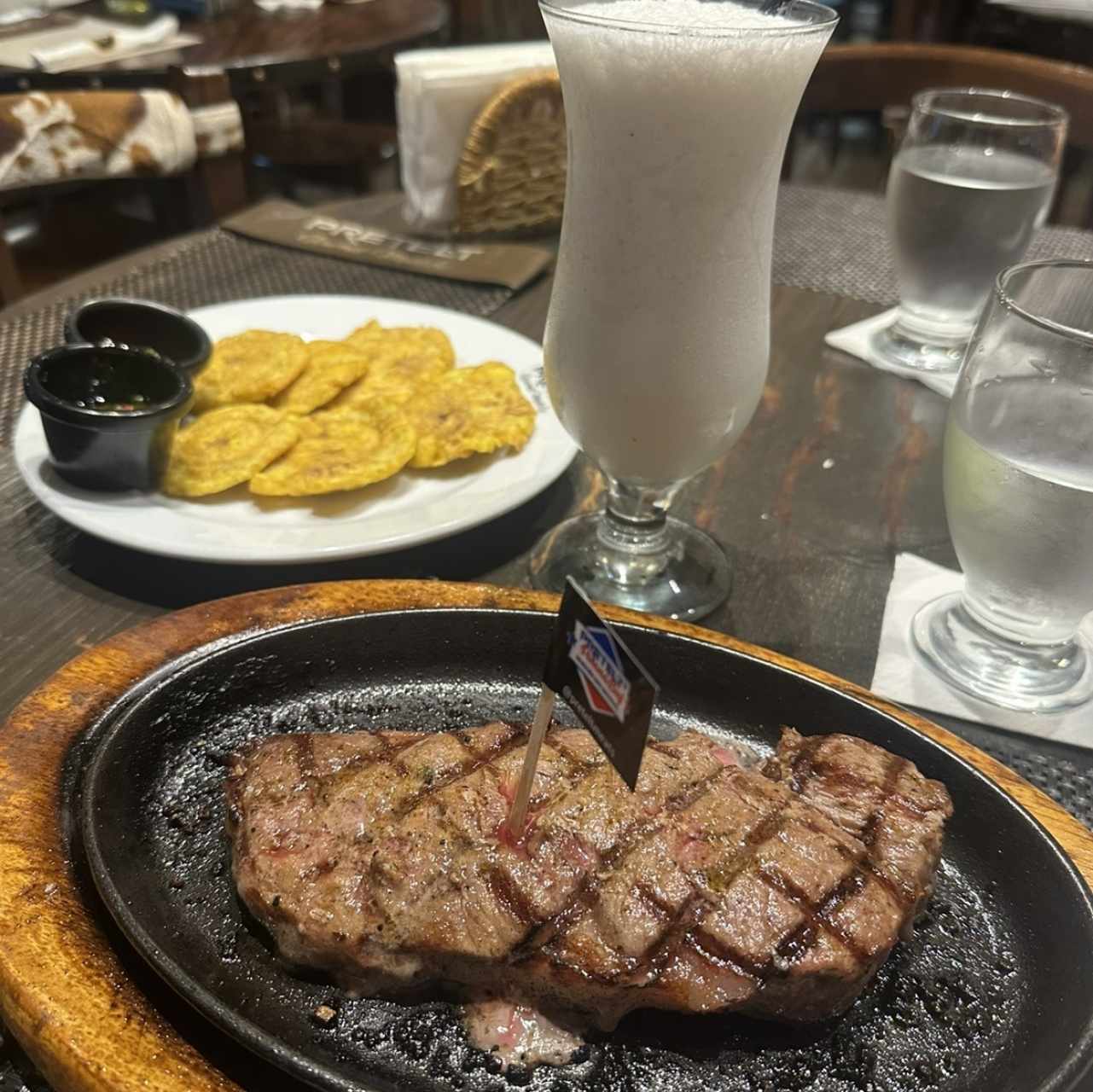 NEW YORK NACIONAL -12 oz con Patacones y limonada con coco