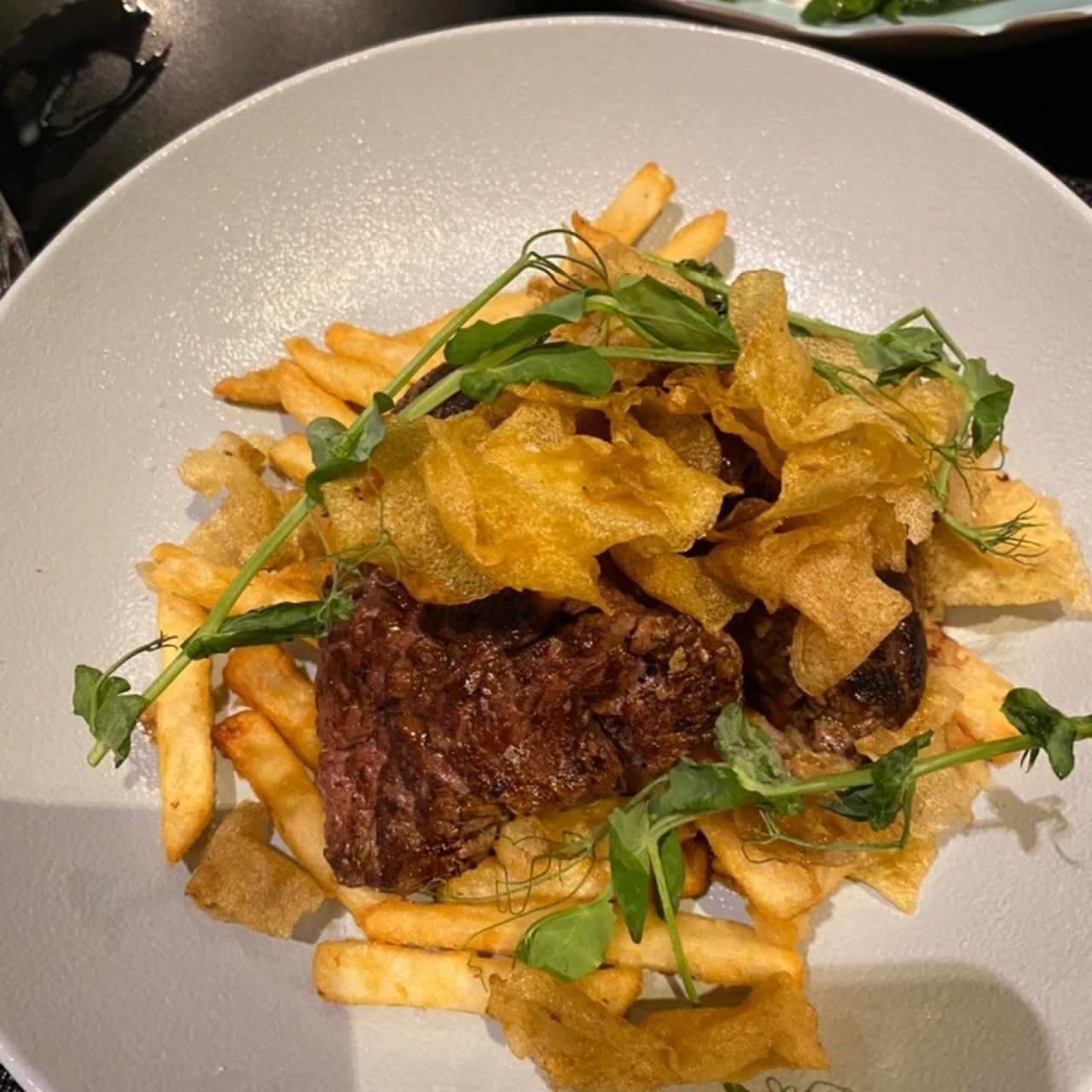 Filete con papas trufadas