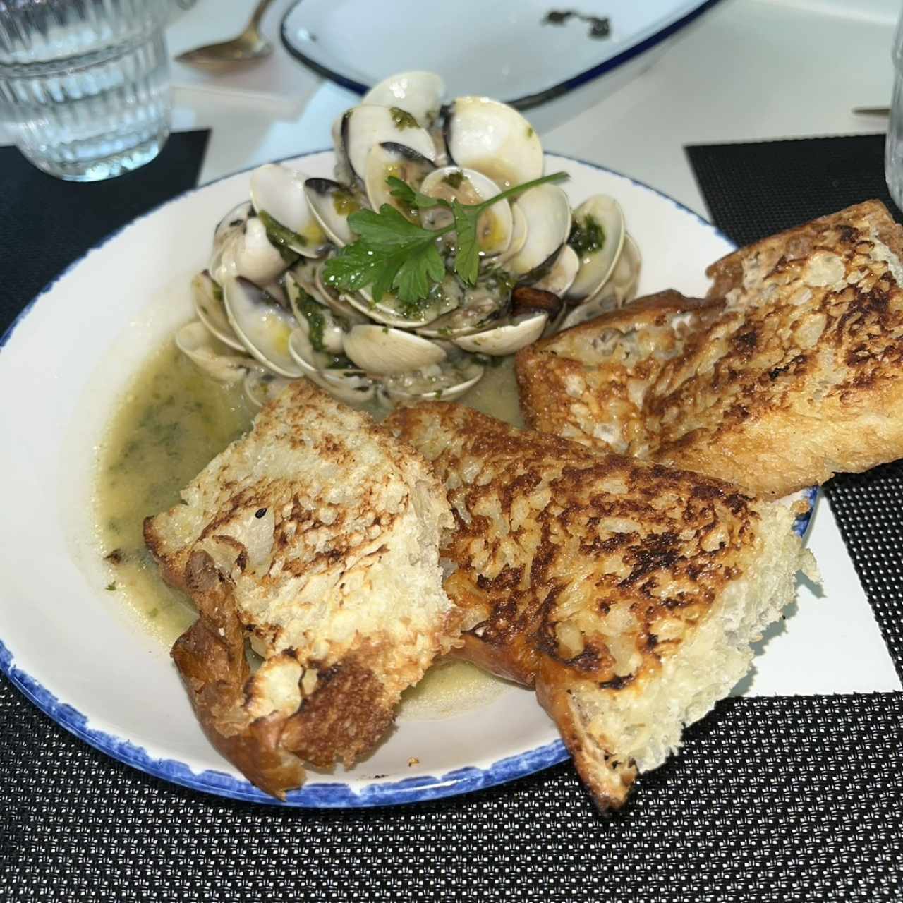 Small Eats - VONGOLE & CIABATTA