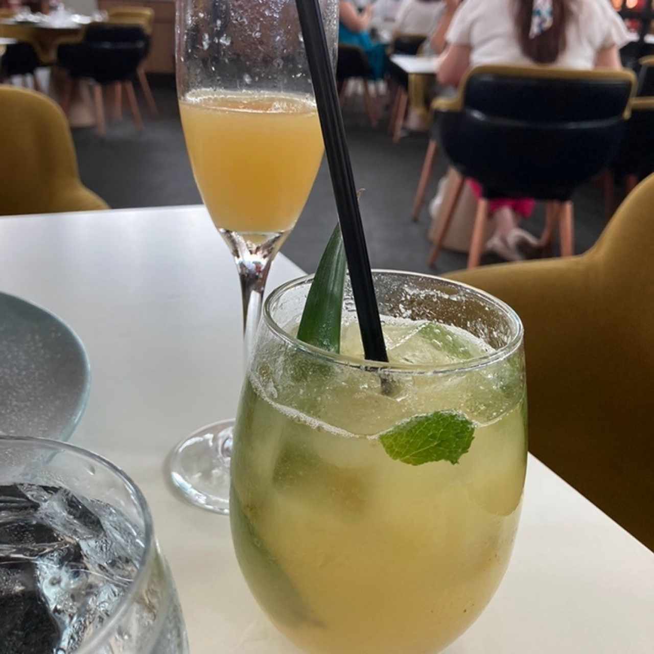 Minosa+jugo de piña con limón y hierbabuena 😍