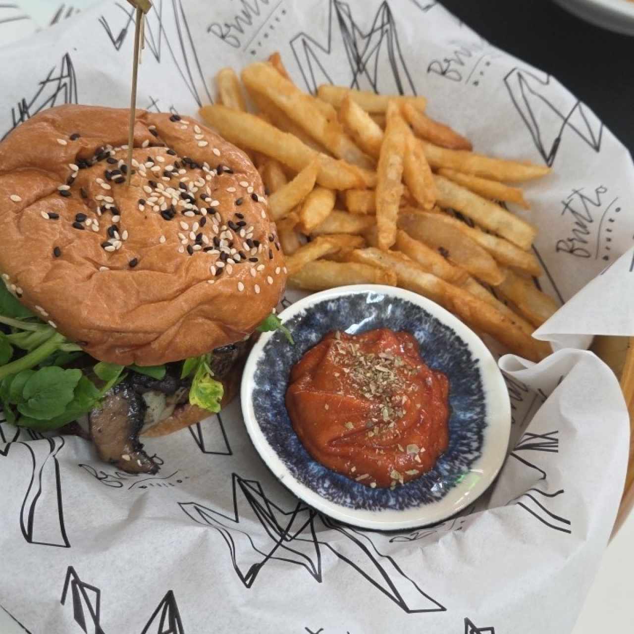 ANGUS BEEF BURGER CON Beyond Burger +$6