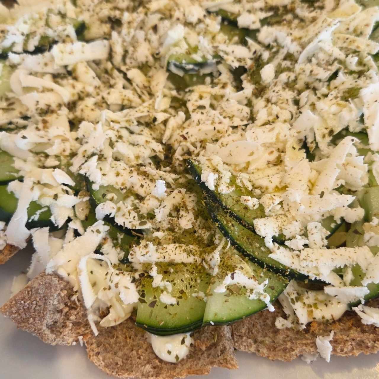 Media pita tsatziki con feta