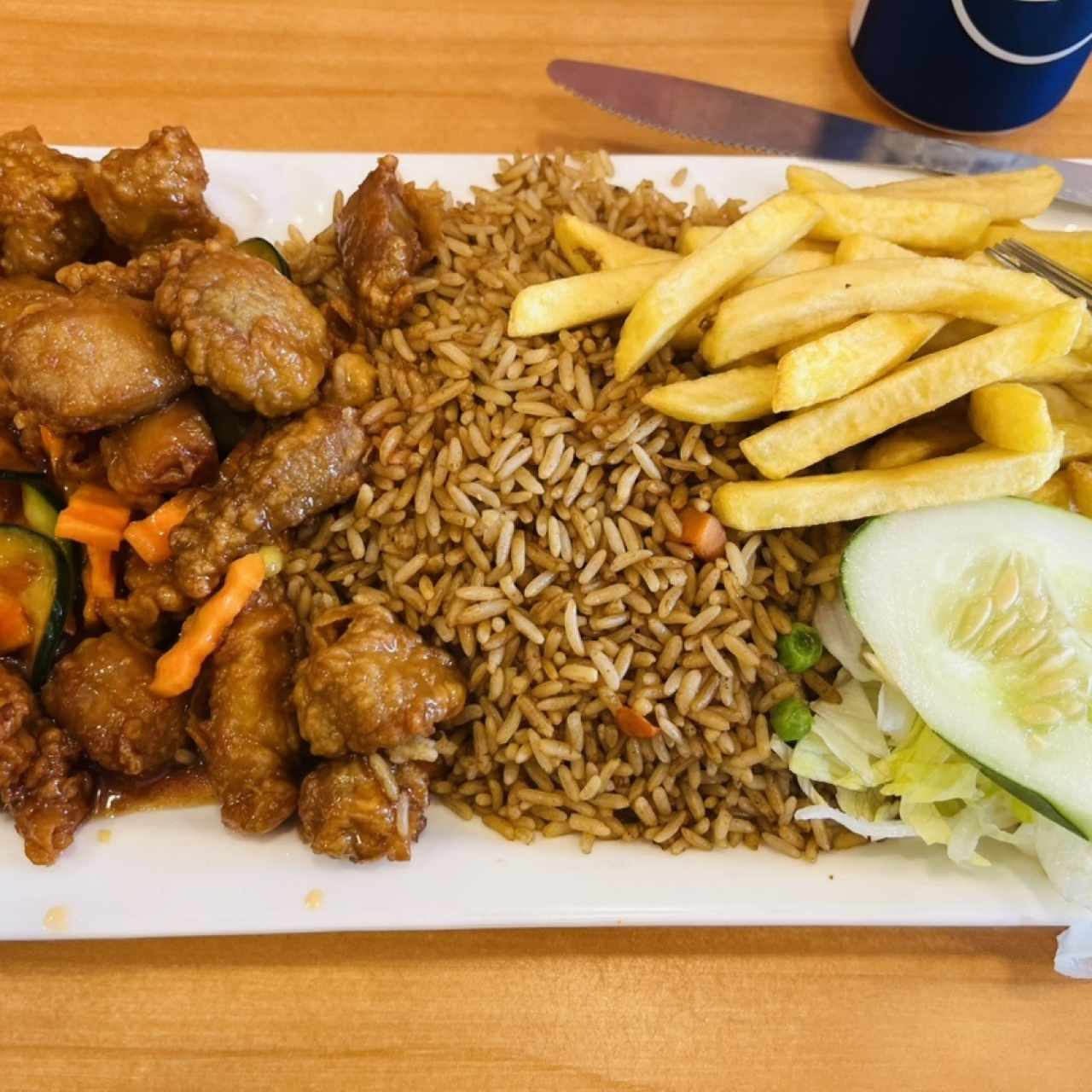 Combo 10 - Costilla Asada + arroz frito + papas fritas + ensalada + soda de lata