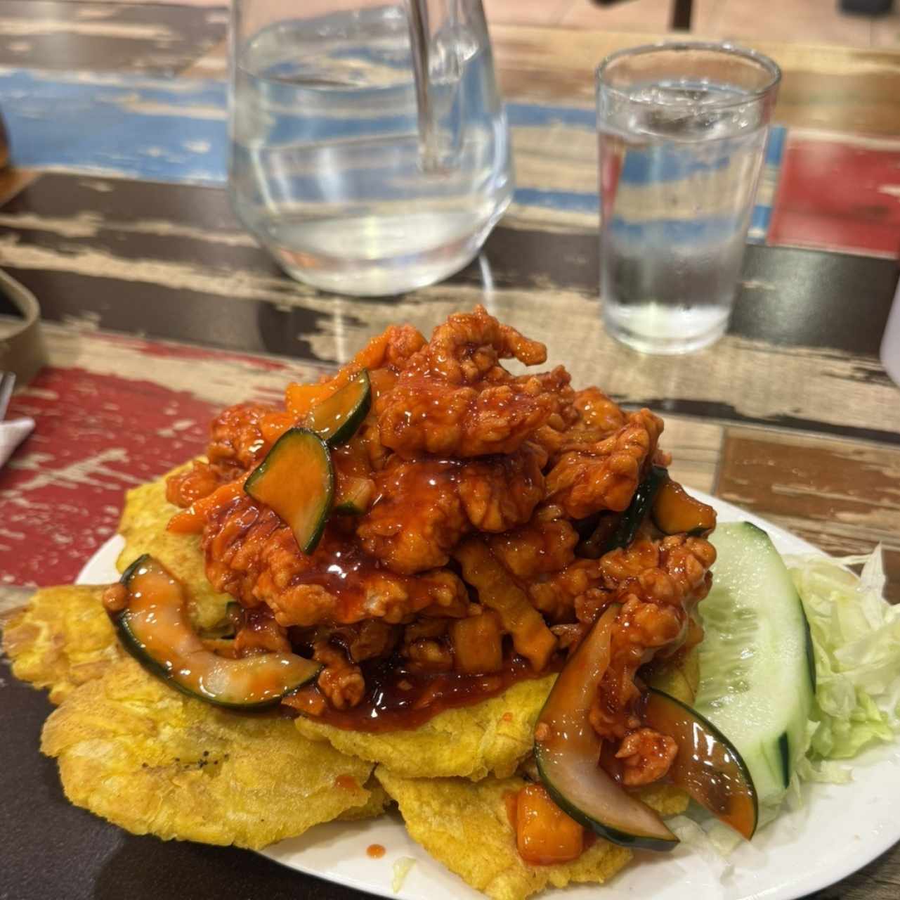 Pollo apanado (en deditos) con salsa agridulce