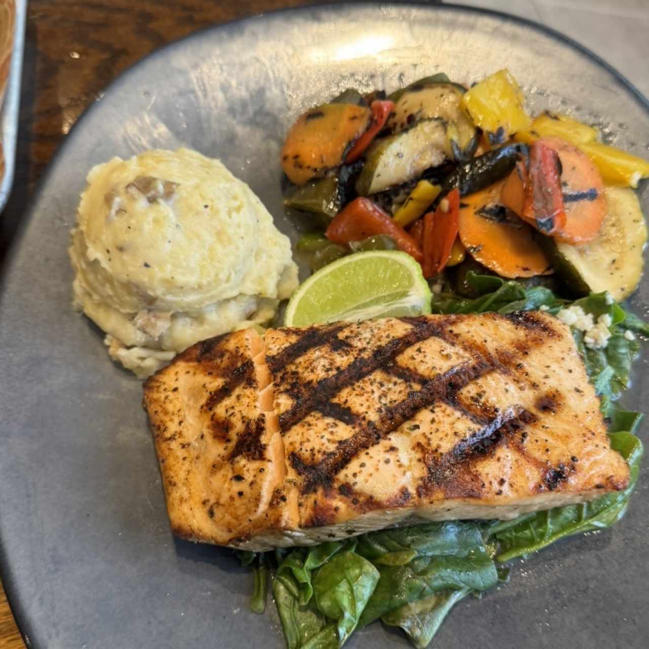 Pescado - Grilled Salmón