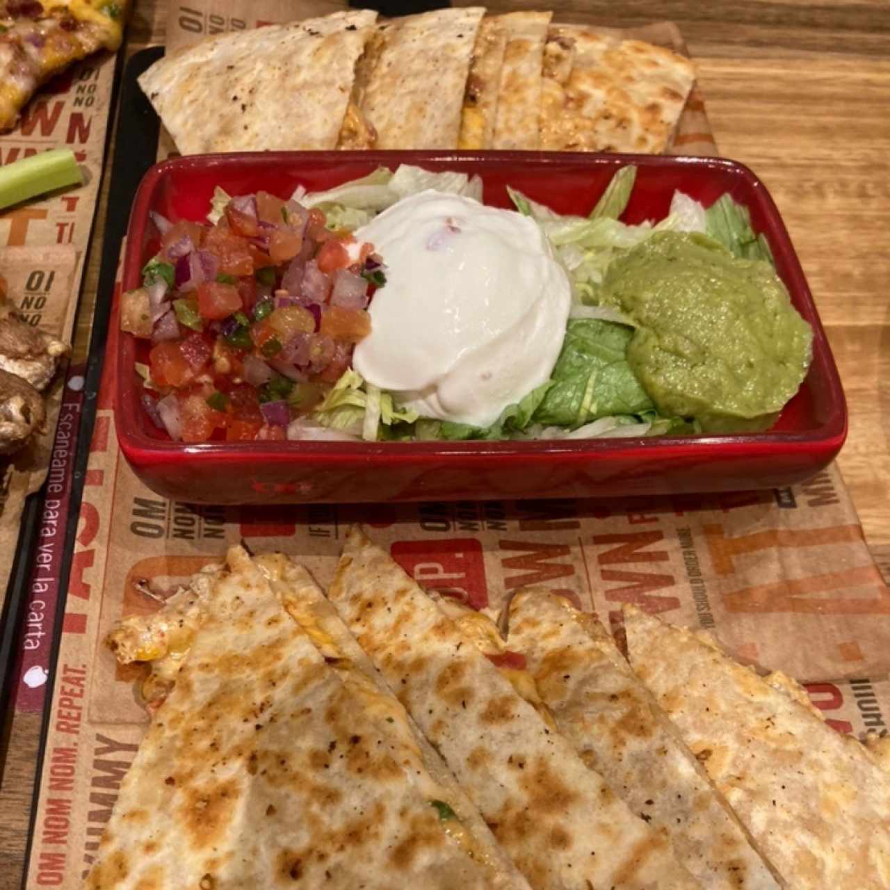 Mucho quesadilla pollo