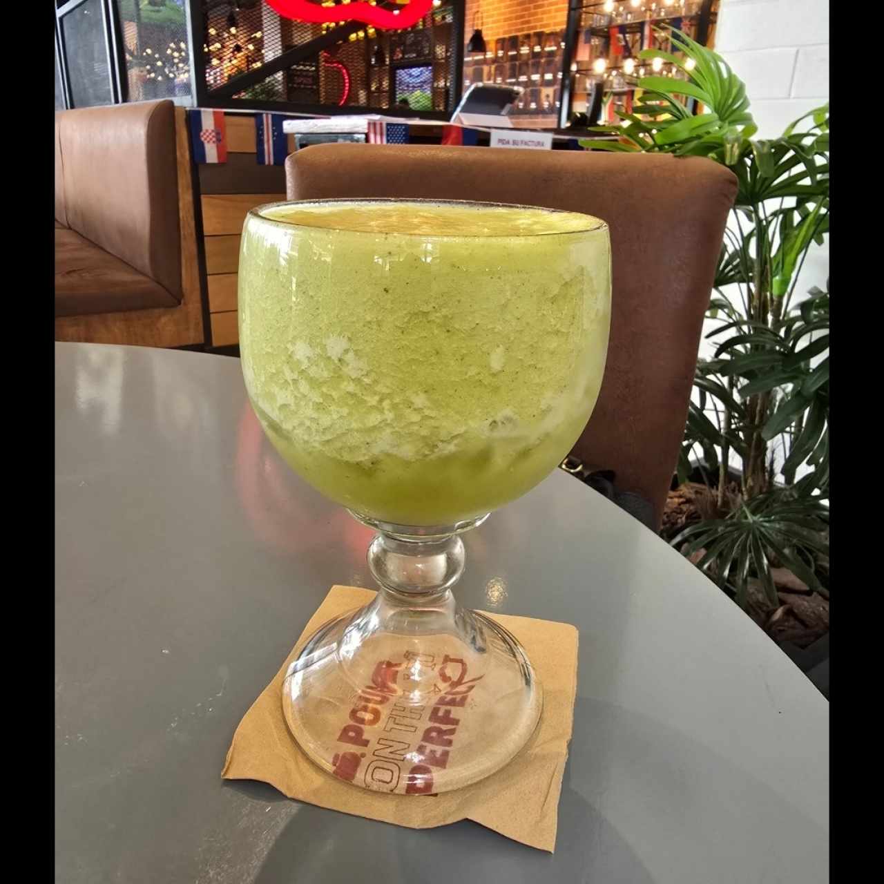 Piña con hiervabuena