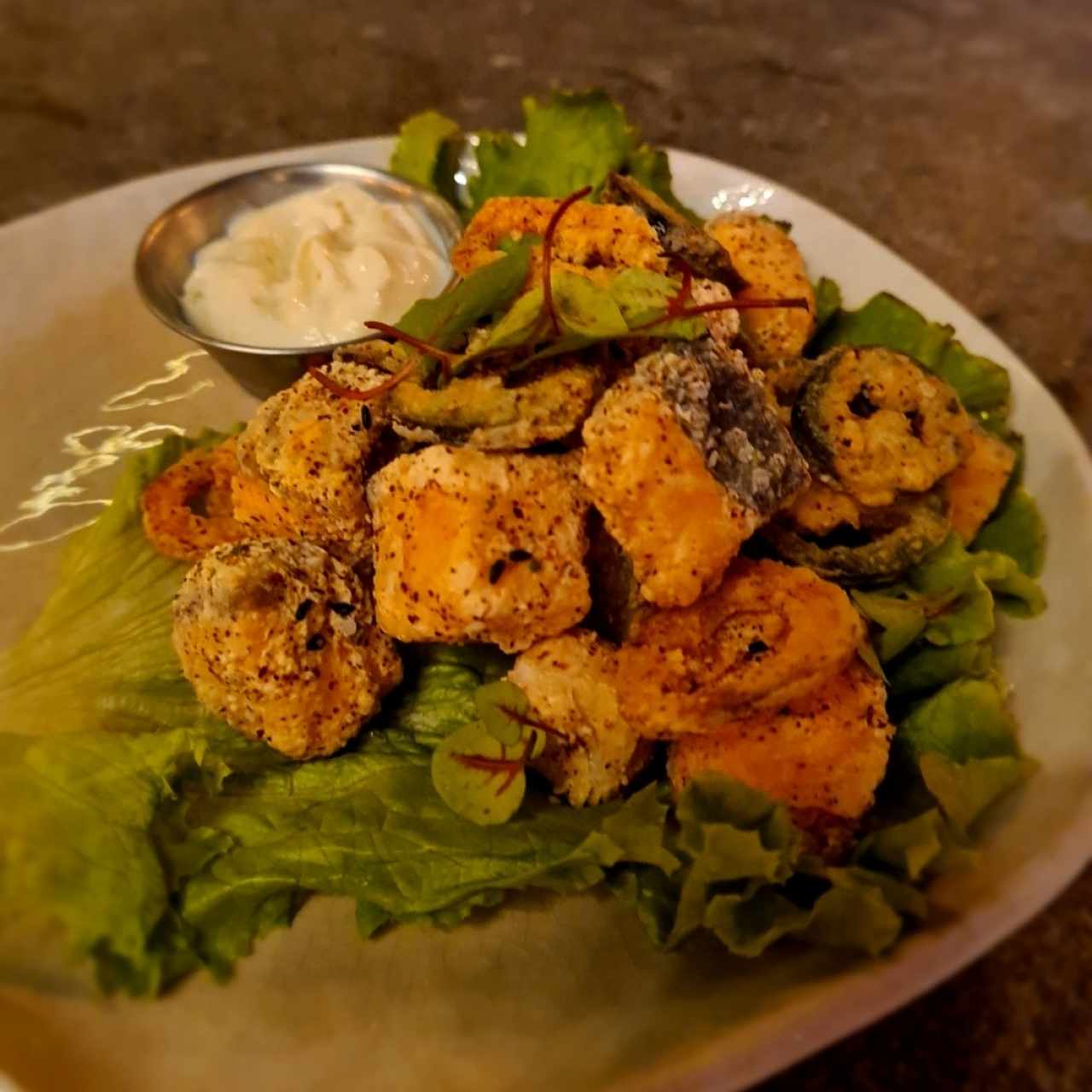 BAR BITES - Salmón Chiharrones