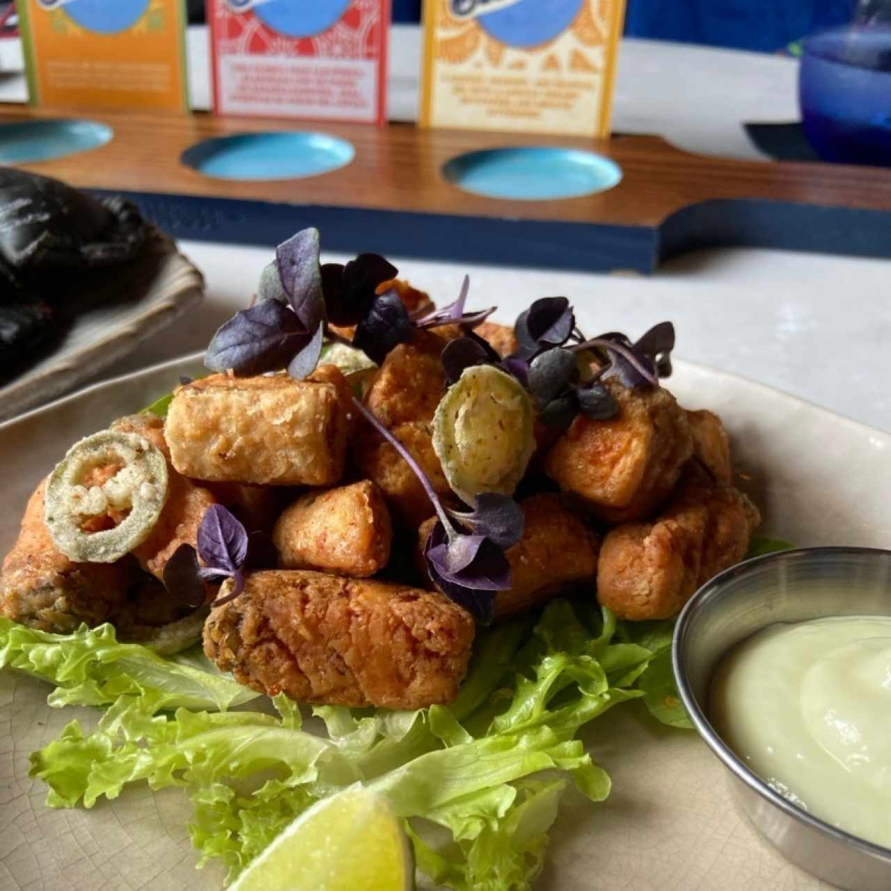 BAR BITES - Salmón Chiharrones