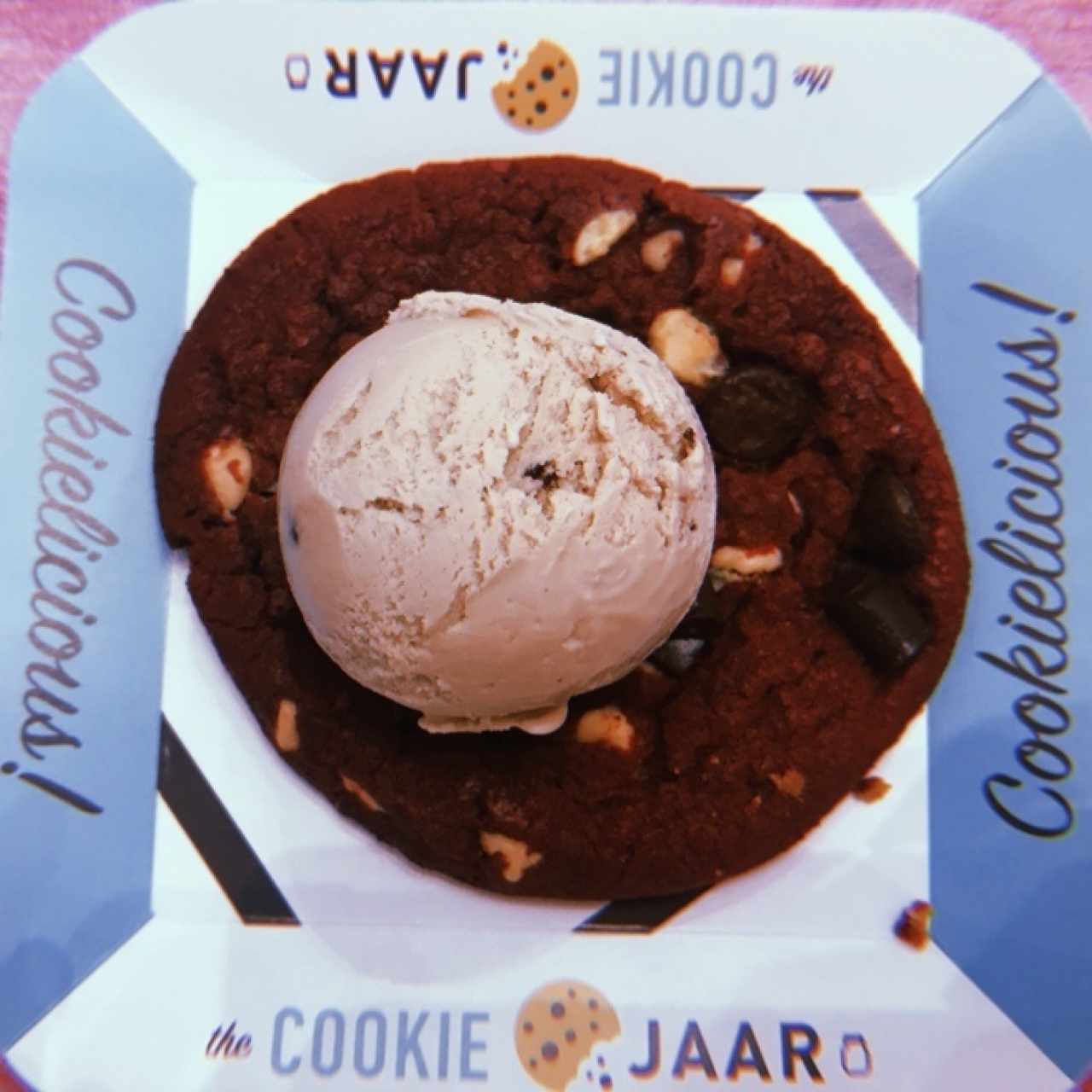 XL Red Velvet Cookie con helado de Brownie
