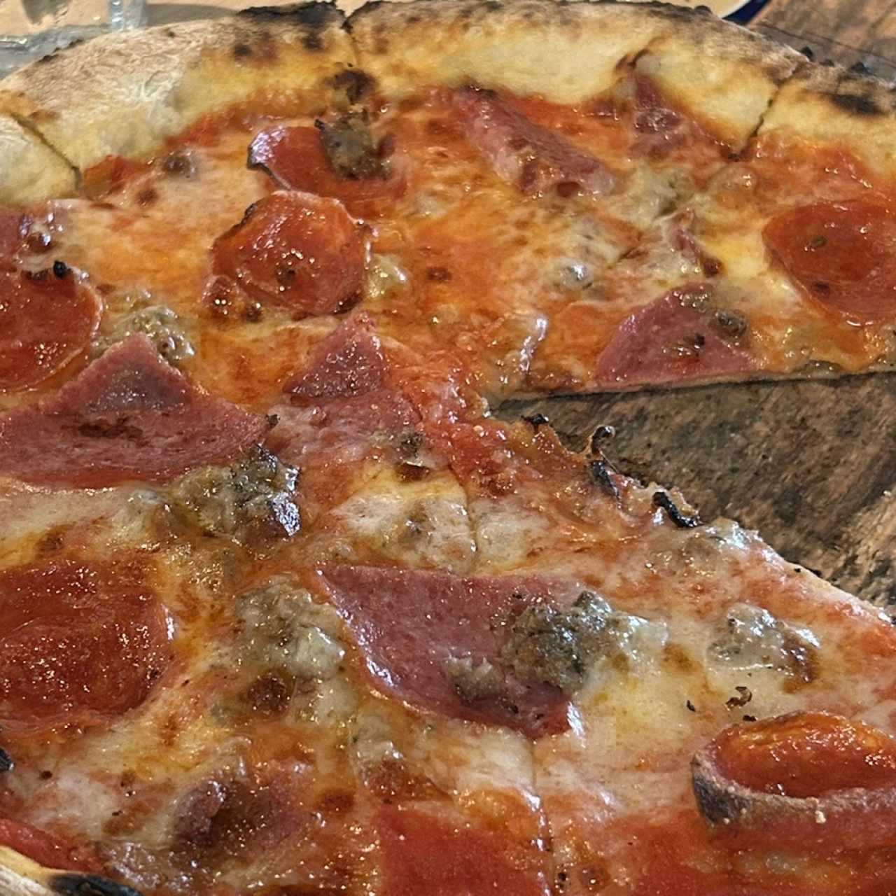 Pizzas Tradicionales - Pizza Carnivor