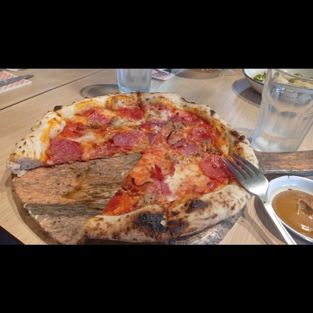 Pizzas Tradicionales - Pizza Carnivor