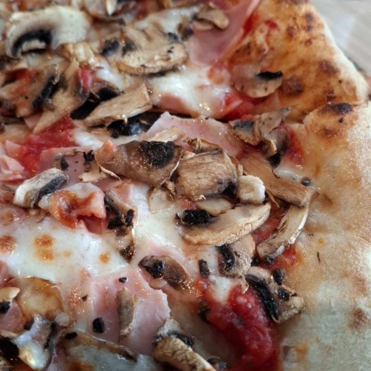Pizzas Tradicionales - Pizza Prosciutto Funghi