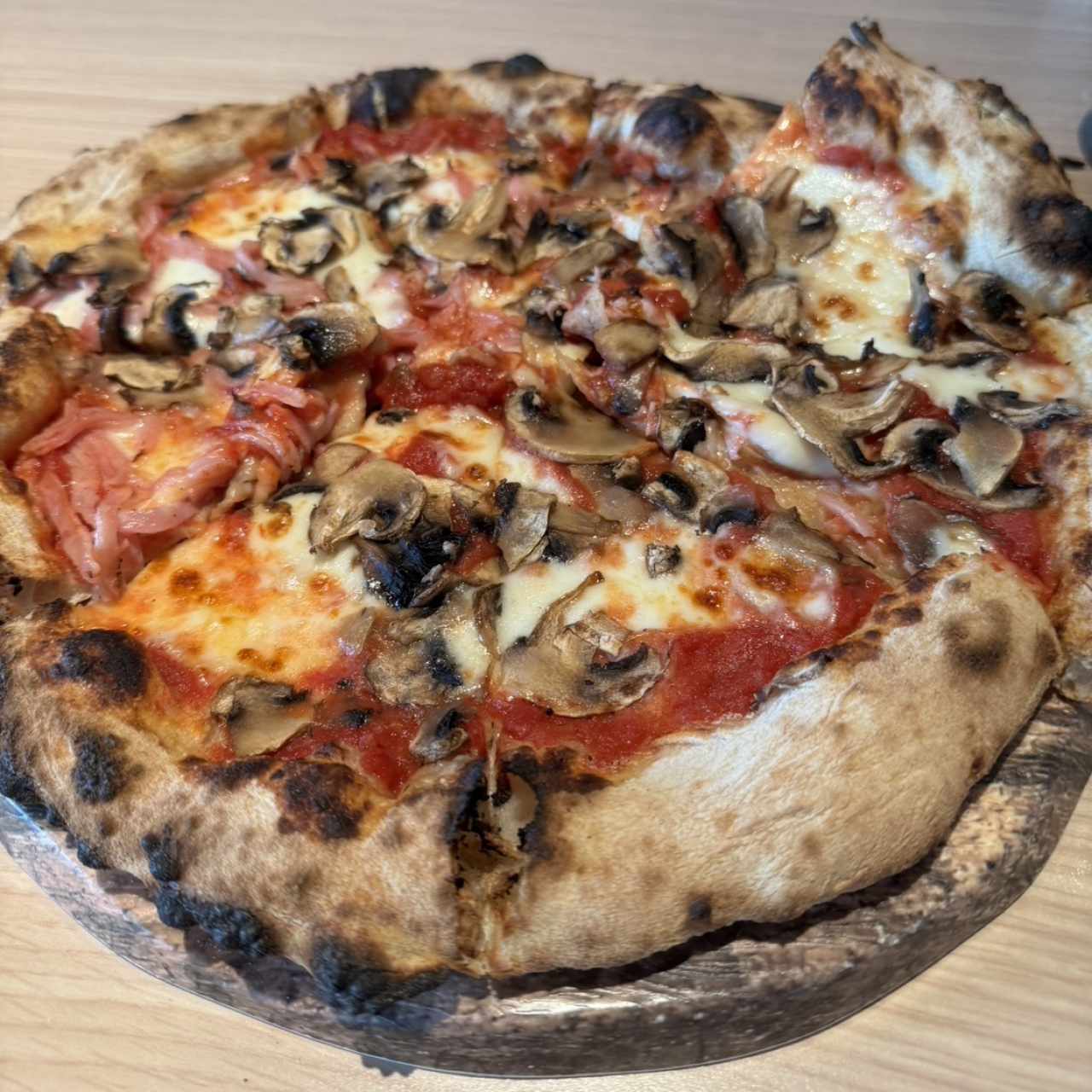 Pizzas Tradicionales - Pizza Prosciutto Funghi