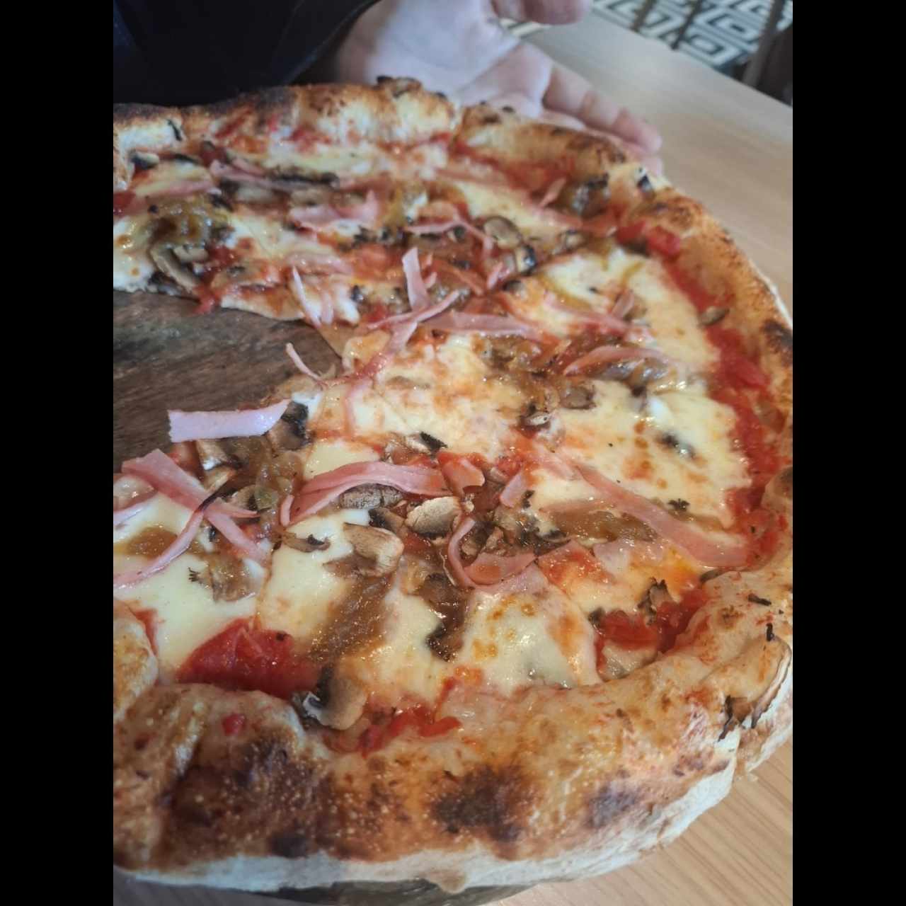 Pizzas Tradicionales - Pizza Prosciutto Funghi