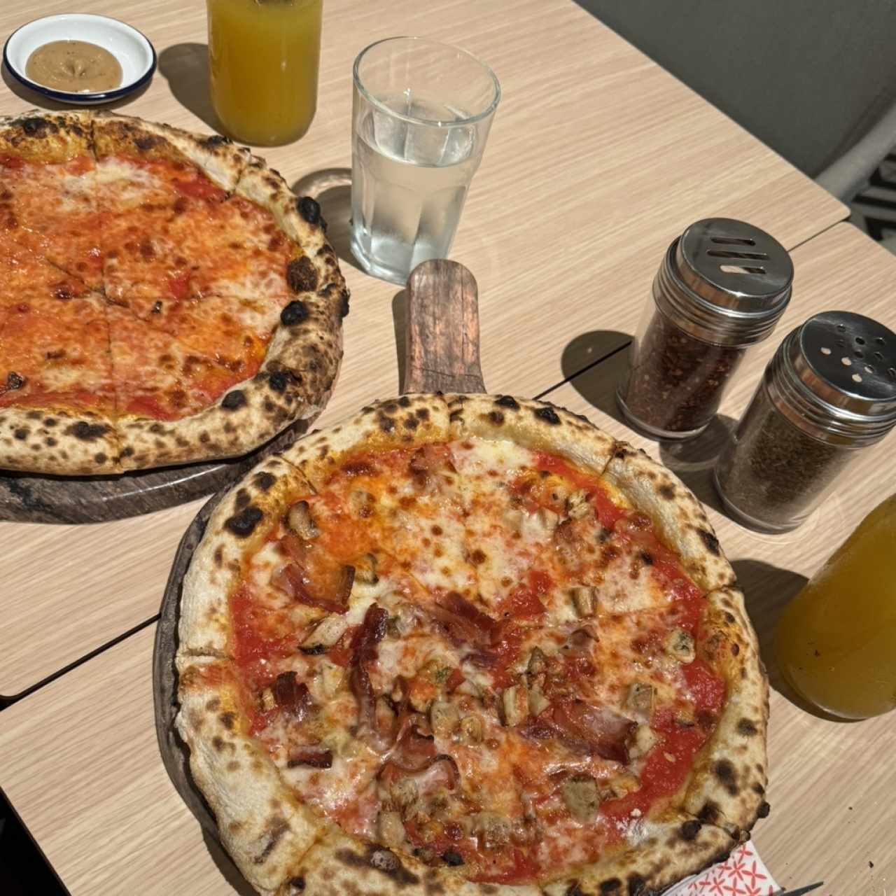 Pizzas Tradicionales - Pizza Margherita y Pizza de Pollo