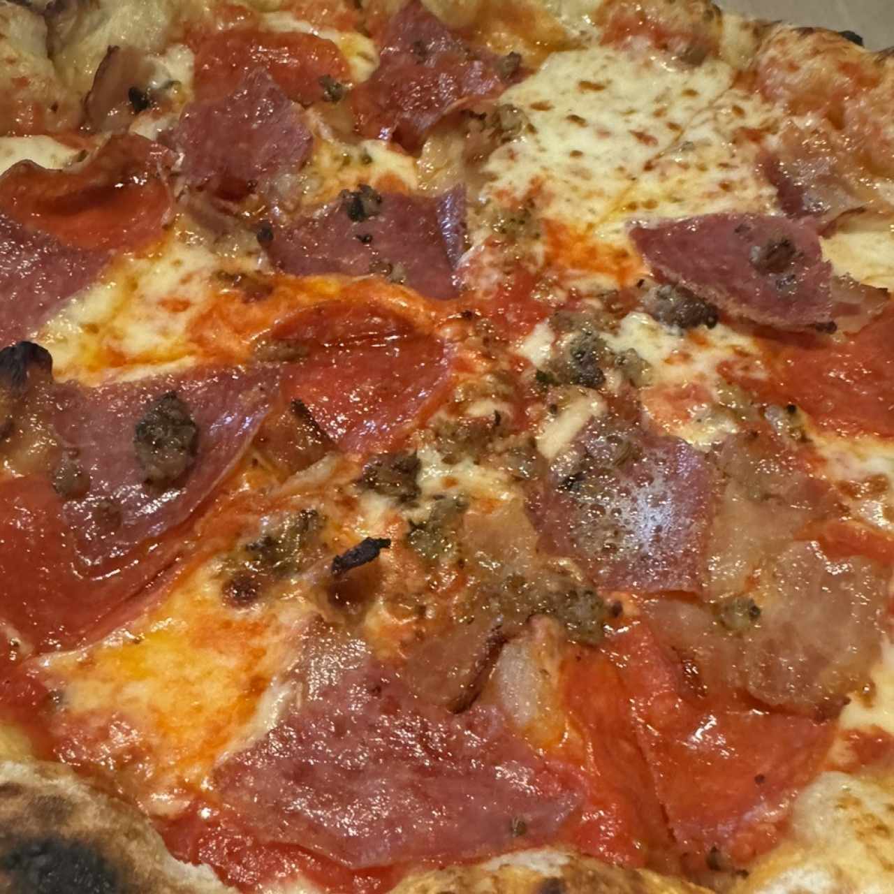 Pizzas Tradicionales - Pizza Carnivor