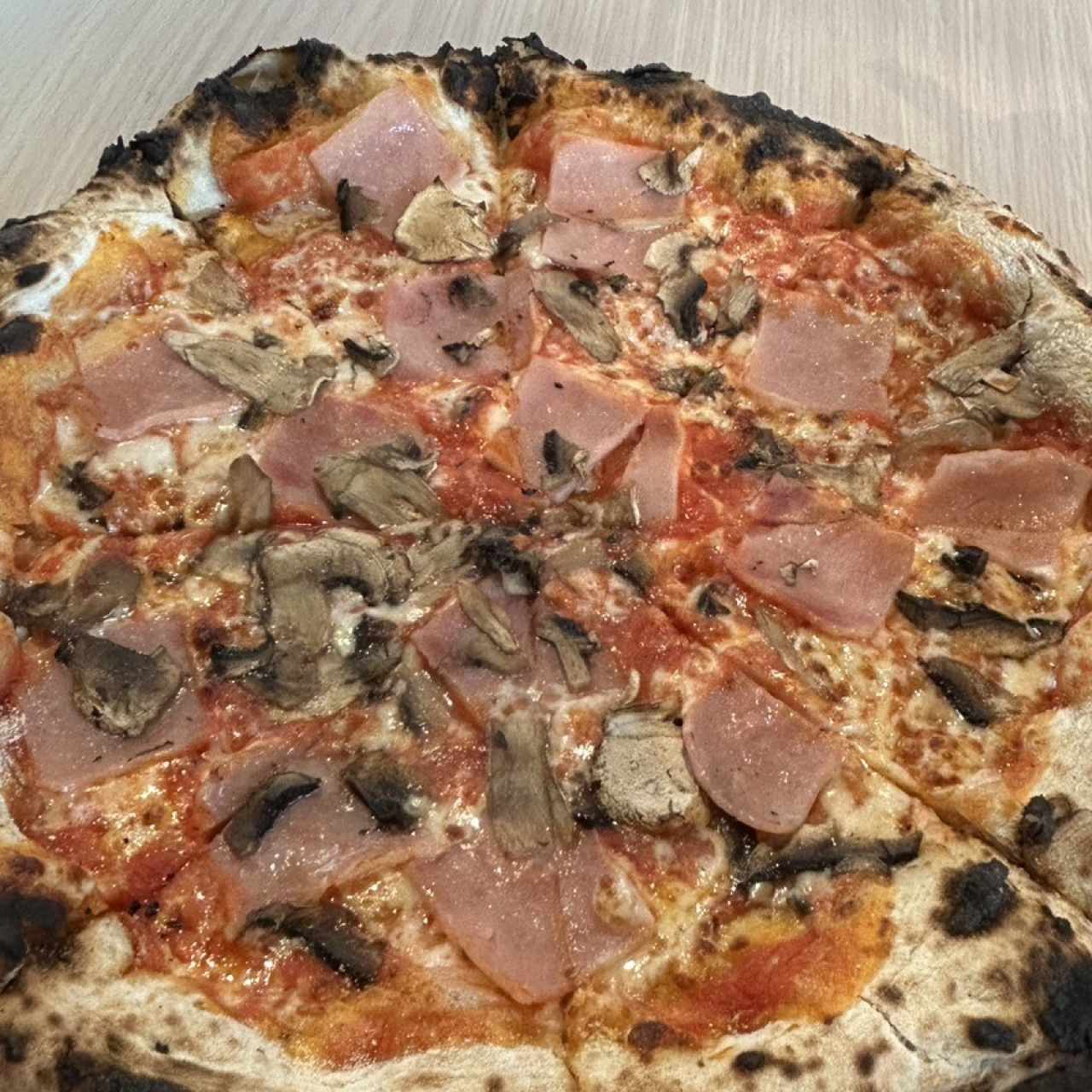 Pizzas Tradicionales - Pizza Prosciutto Funghi