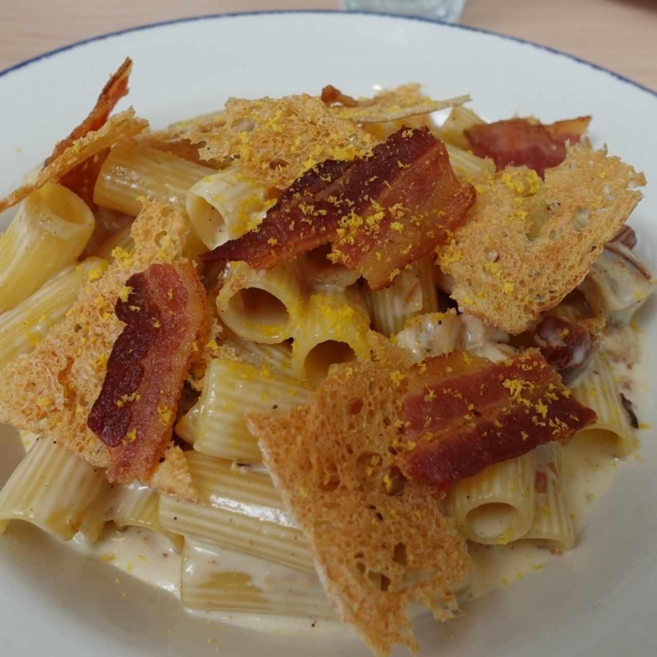 Rigatoni Ni Carbonara Ni Alfredo con extra de pollo