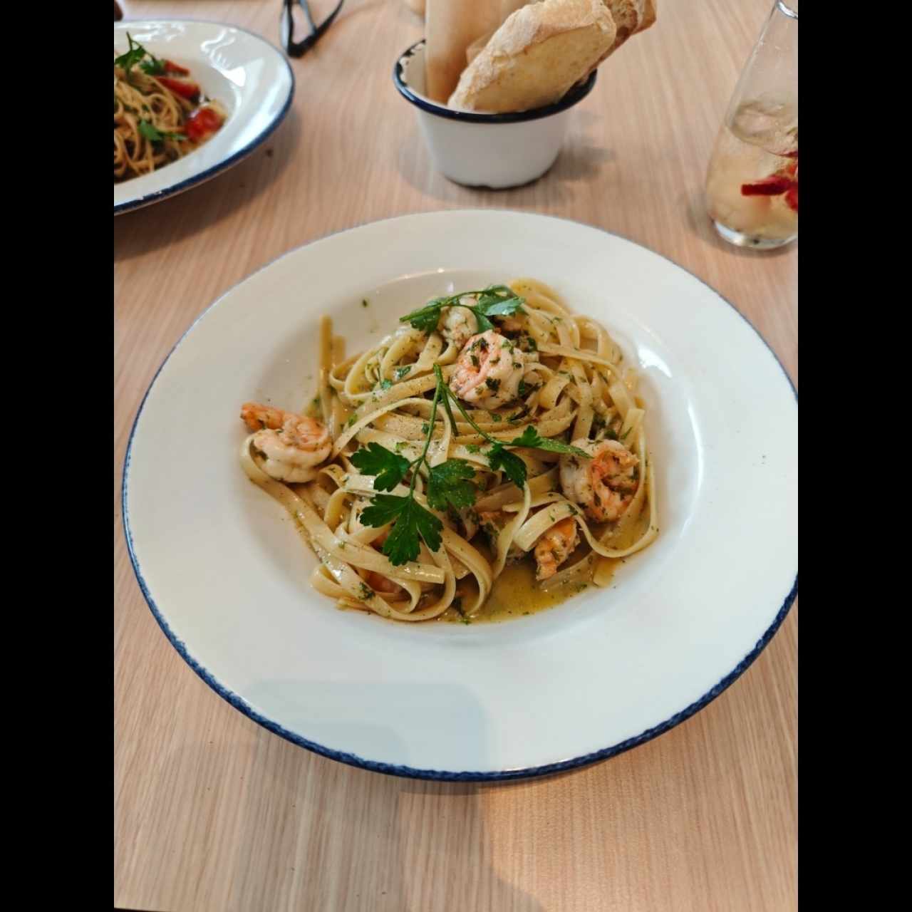 Fetuccini Aglio, Olio E Gamberetti