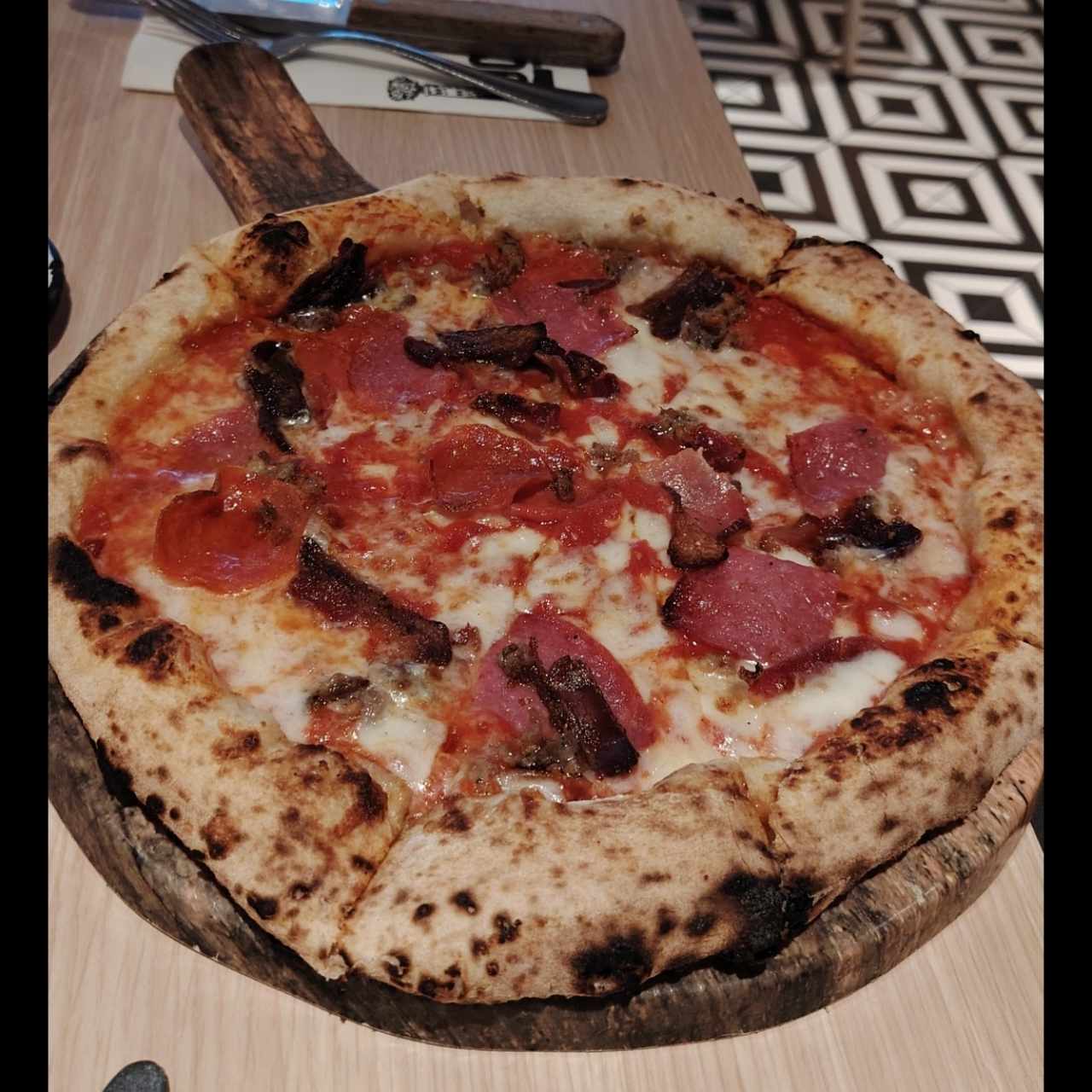 Pizzas Tradicionales - Pizza Carnivor