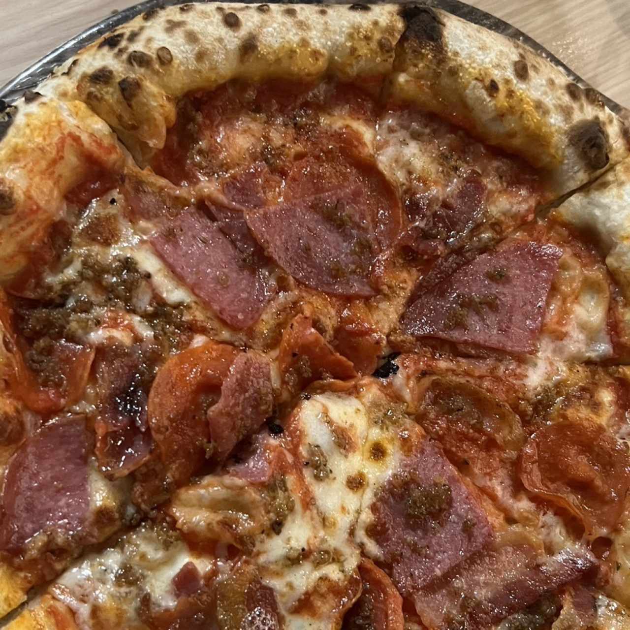 Pizzas Tradicionales - Pizza Carnivor