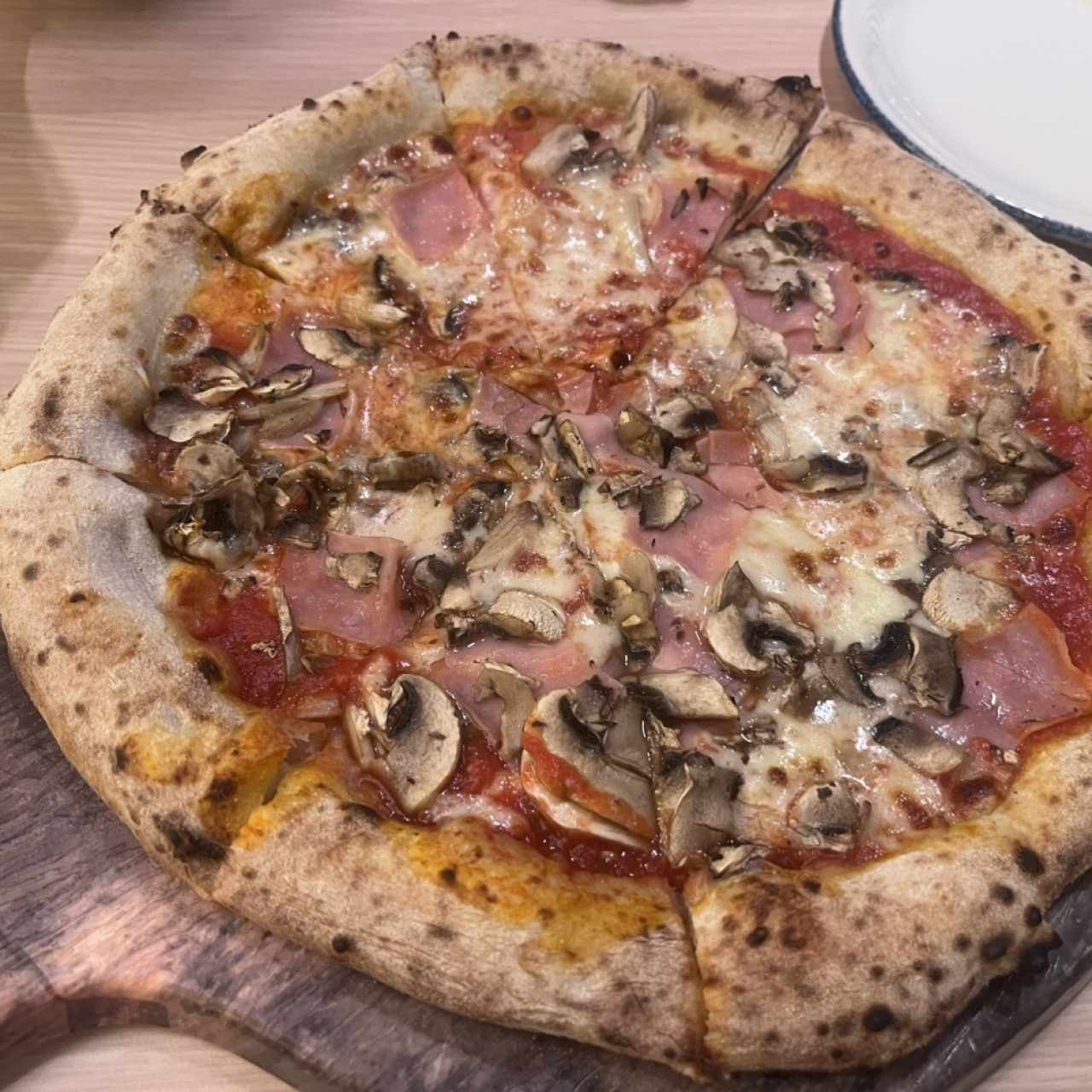 Pizzas Tradicionales - Pizza Prosciutto Funghi