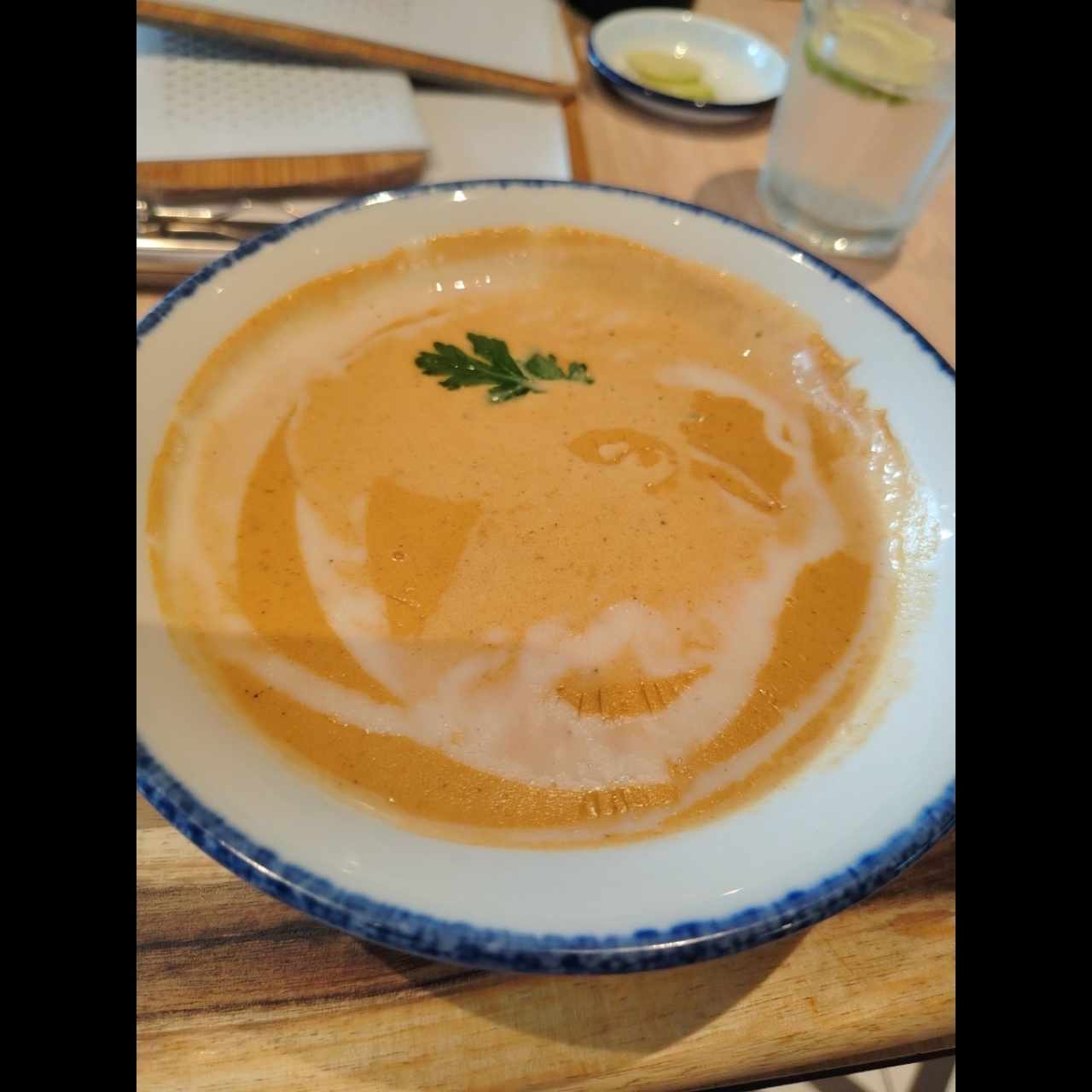 Sopa del día crema de camarones