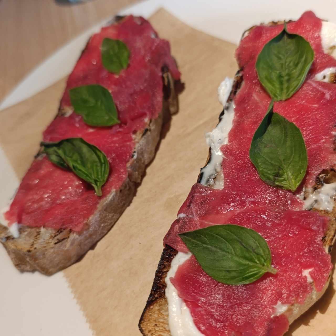 Crostini Di Carpaccio Al Tartufo