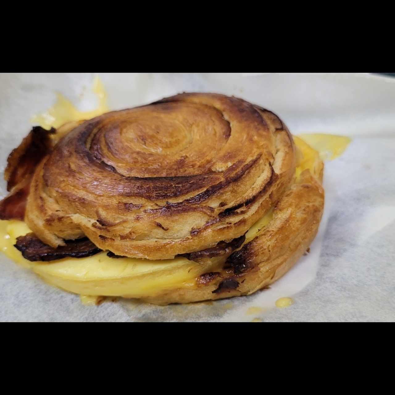 Bacon Gouda Bun Roll