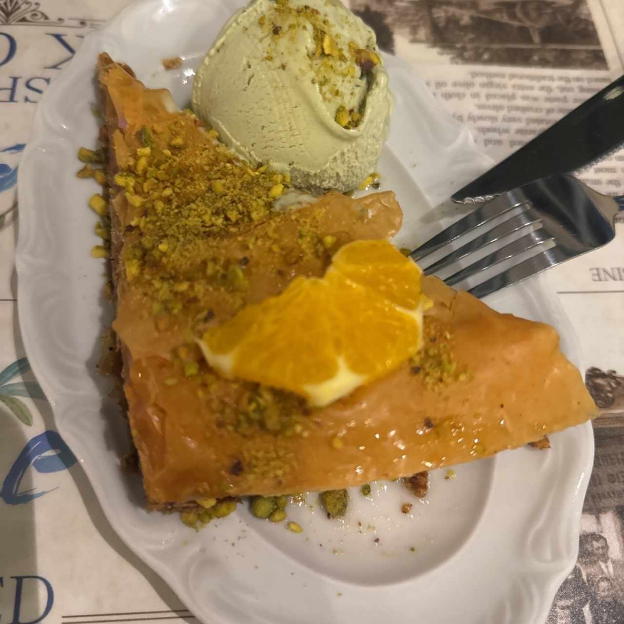 Postres - Baklava con helado de pistacho 