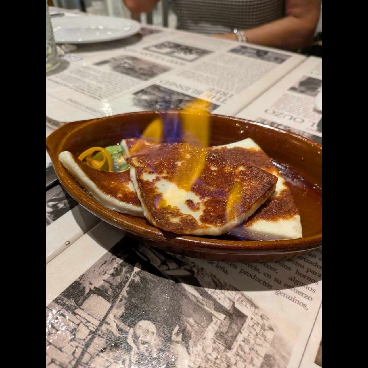 Entradas Calientes - Saganaki Tirion