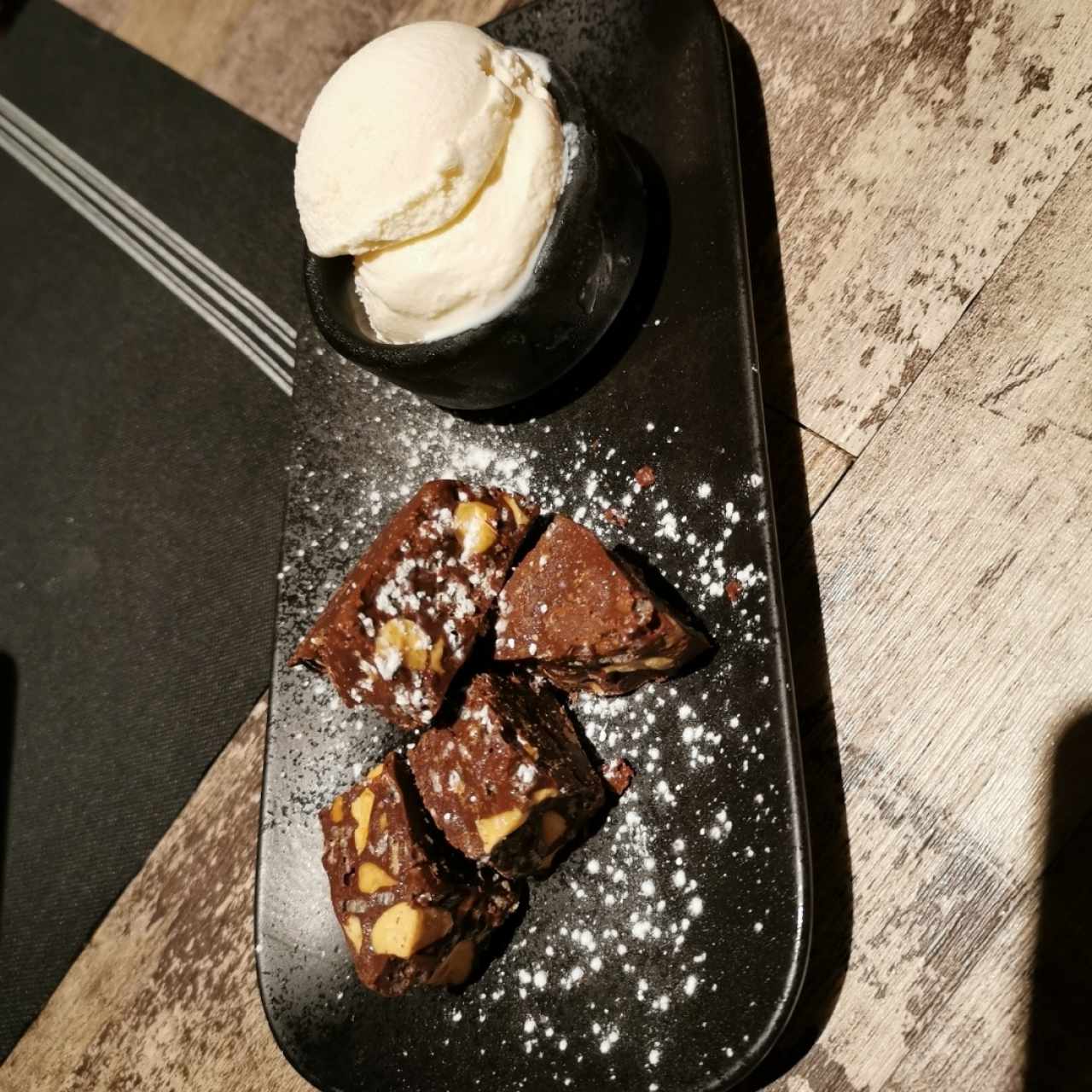 Turrón de Chocolate y Almendras