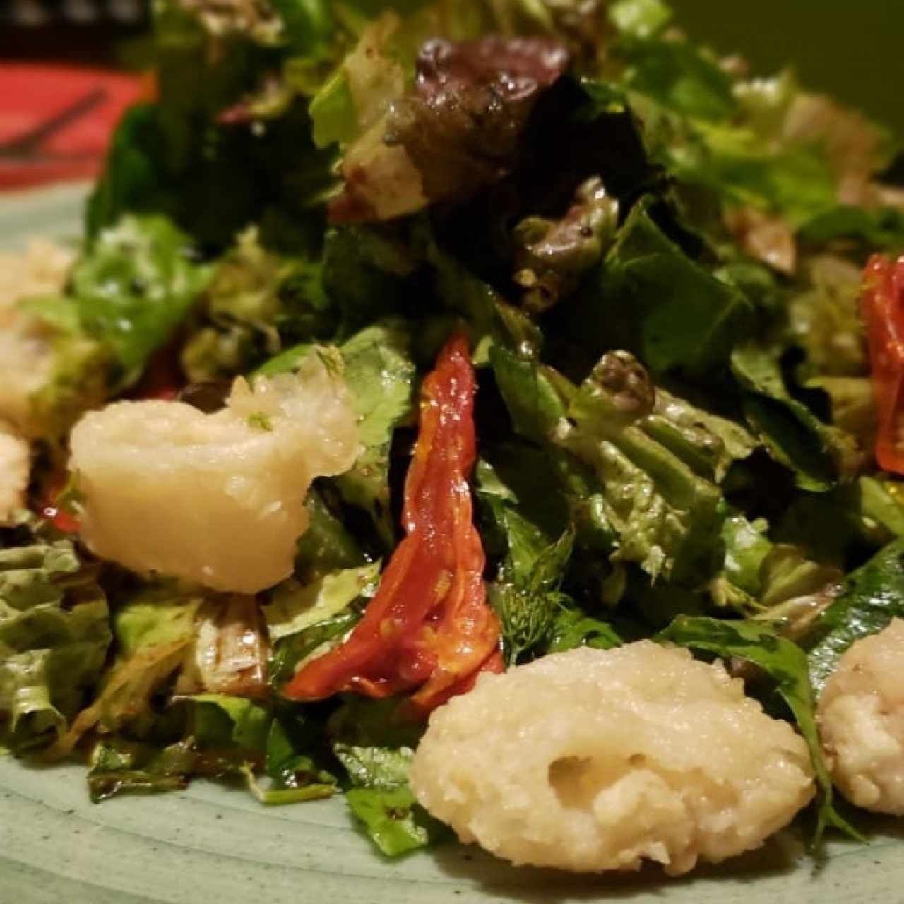 ENSALADA CALAMAR I PEBROTS