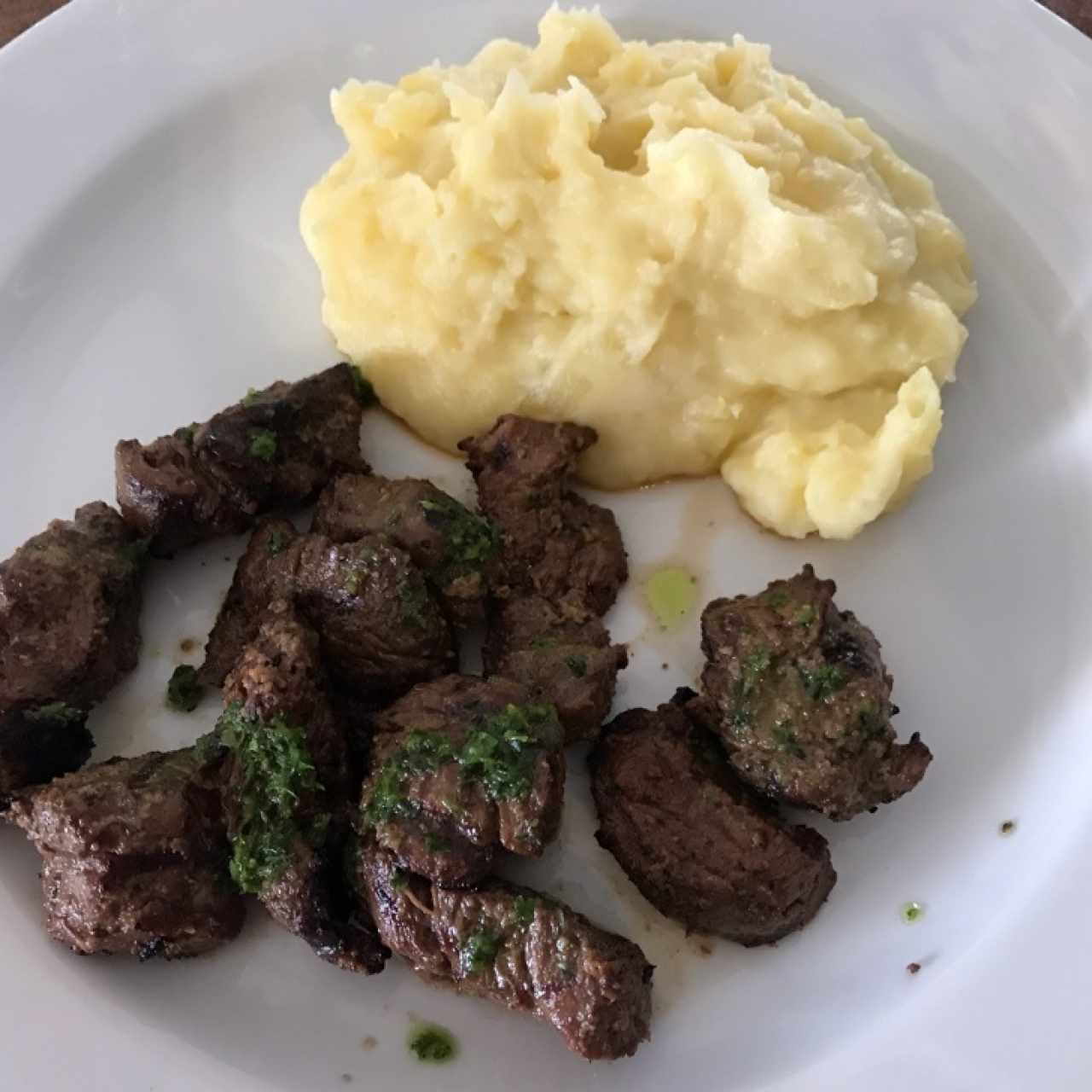 Bistec al Ajillo con Puré