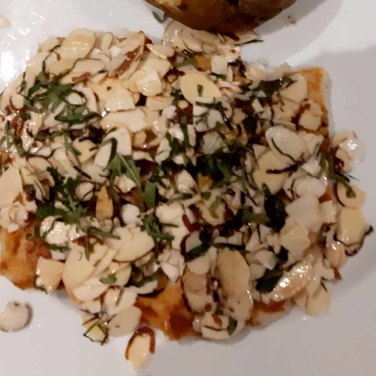 CORVINA CON ALMENDRAS TOSTADAS