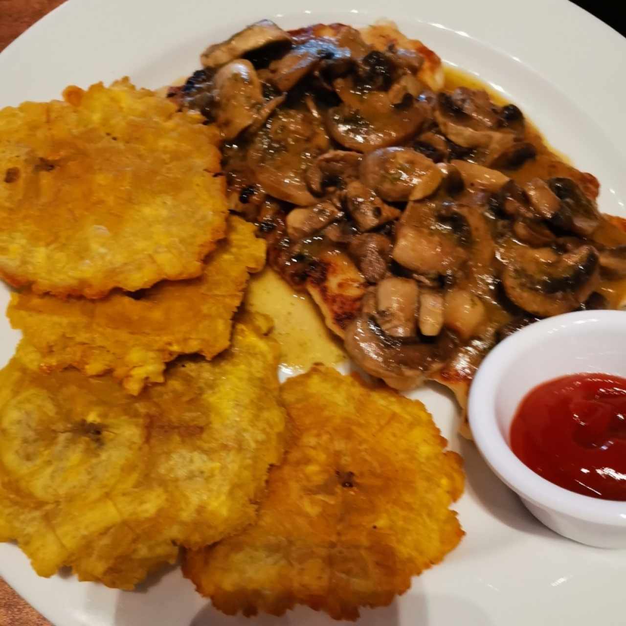 Corvina con champiñones frescos