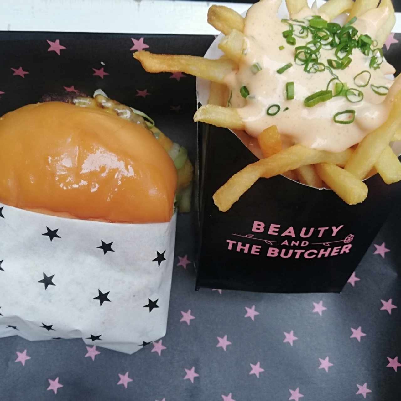 hamburguesa sencilla y papas