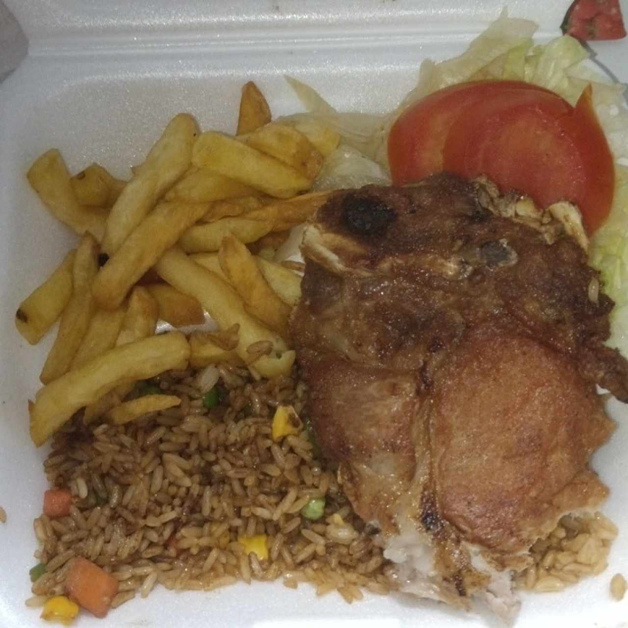 Combo 5 - Chuleta frita + arroz frito + papas fritas + ensalada + soda en lata