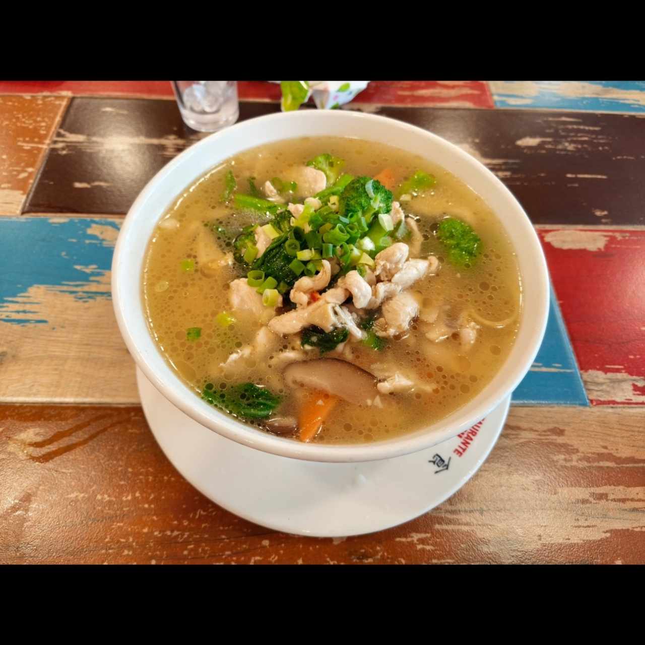 Sopa wat kai mein