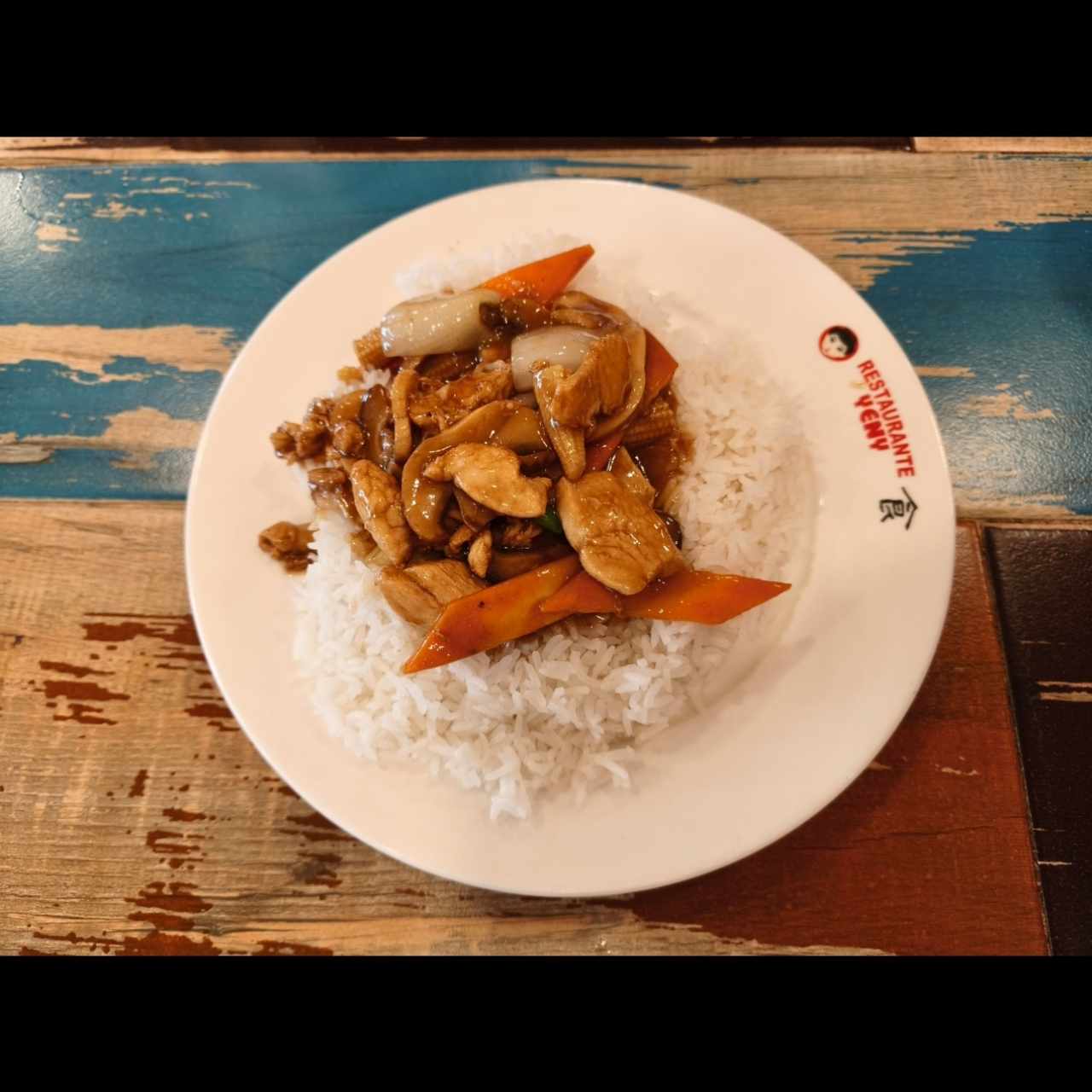 Combo 9 - Pollo a la cantón + arroz blanco + soda de lata