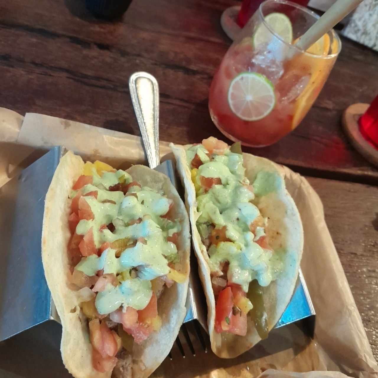 Tacos con salsa de cilantro
