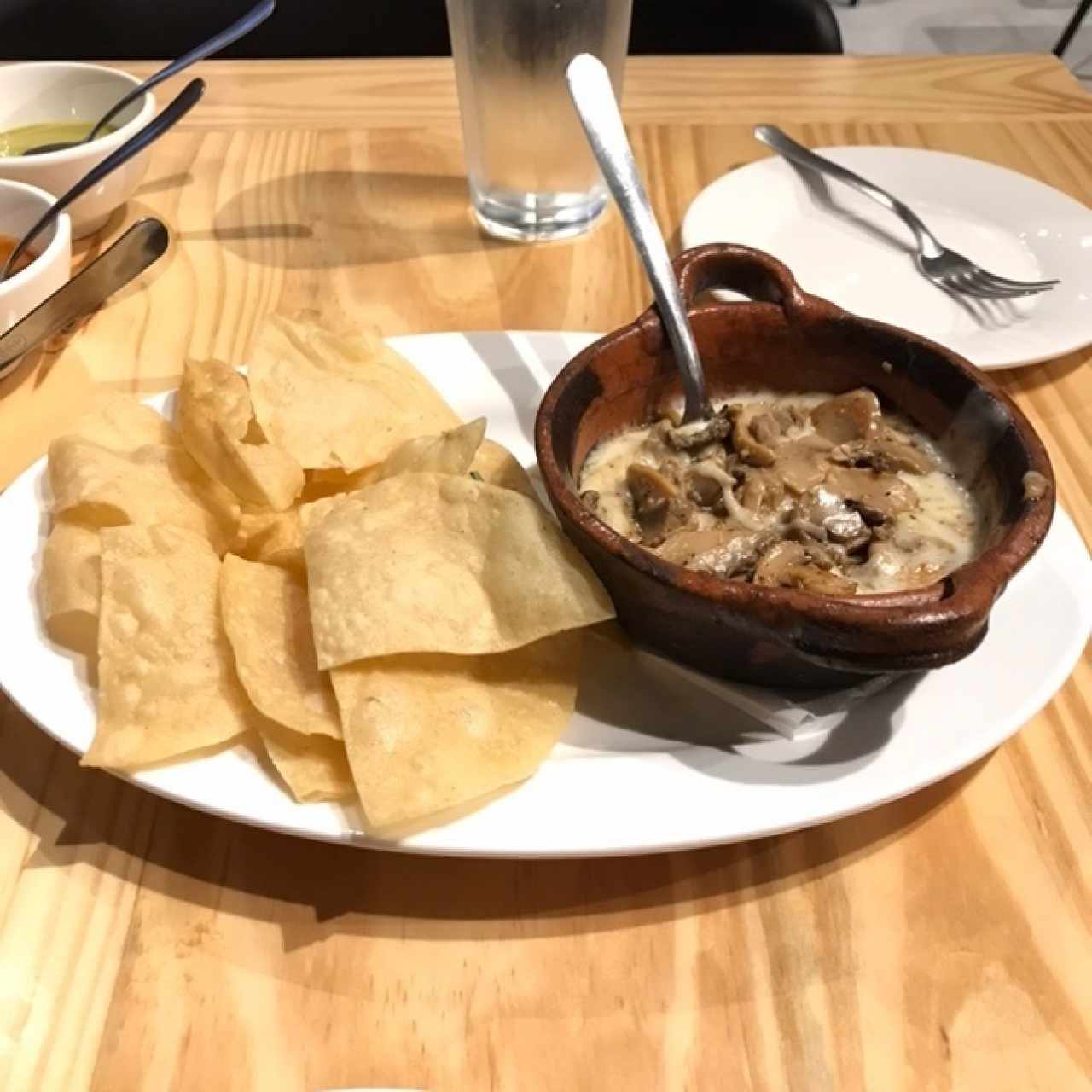 Queso fundido con hongos
