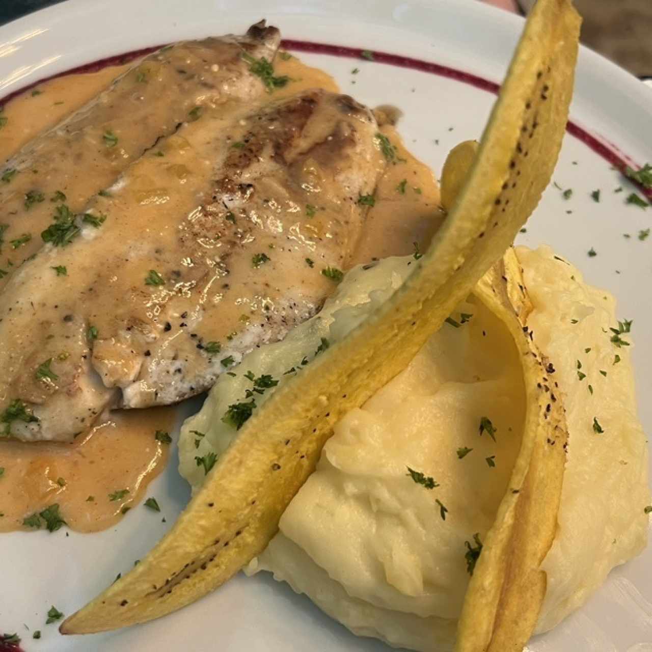 Filete de Pescado en Salsa de Coco y Mango